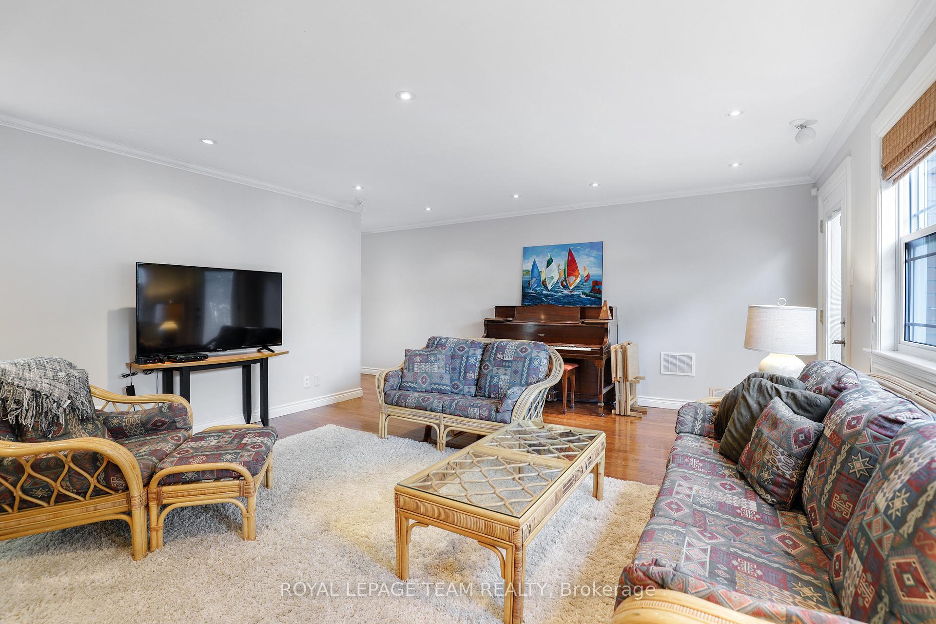 Photo 37 of 1939 Wembley Avenue, Ottawa, Carlingwood — HOMEH