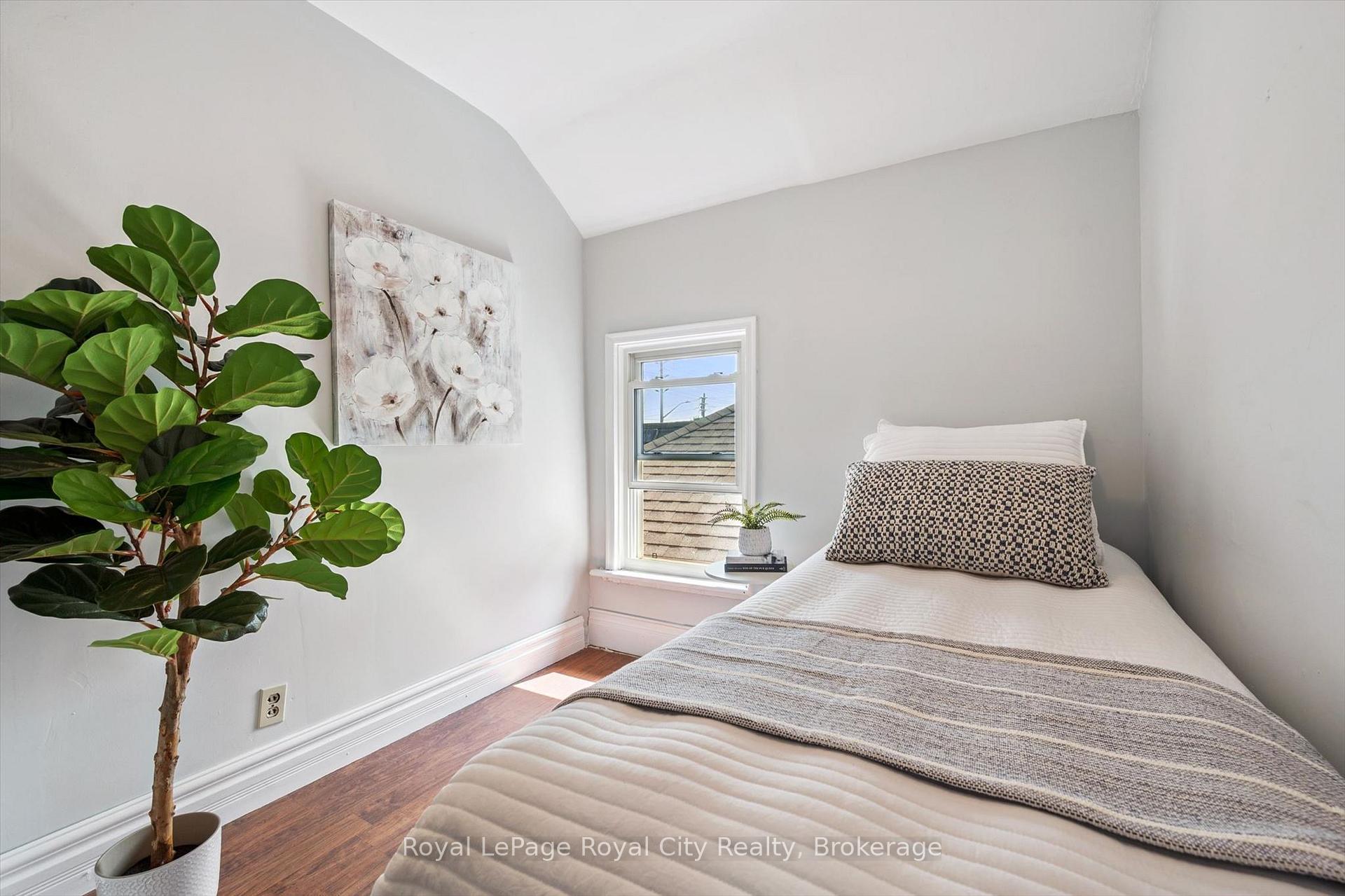 Photo 26 of 178 York Road, Guelph, St. Patrick's Ward — HOMEH