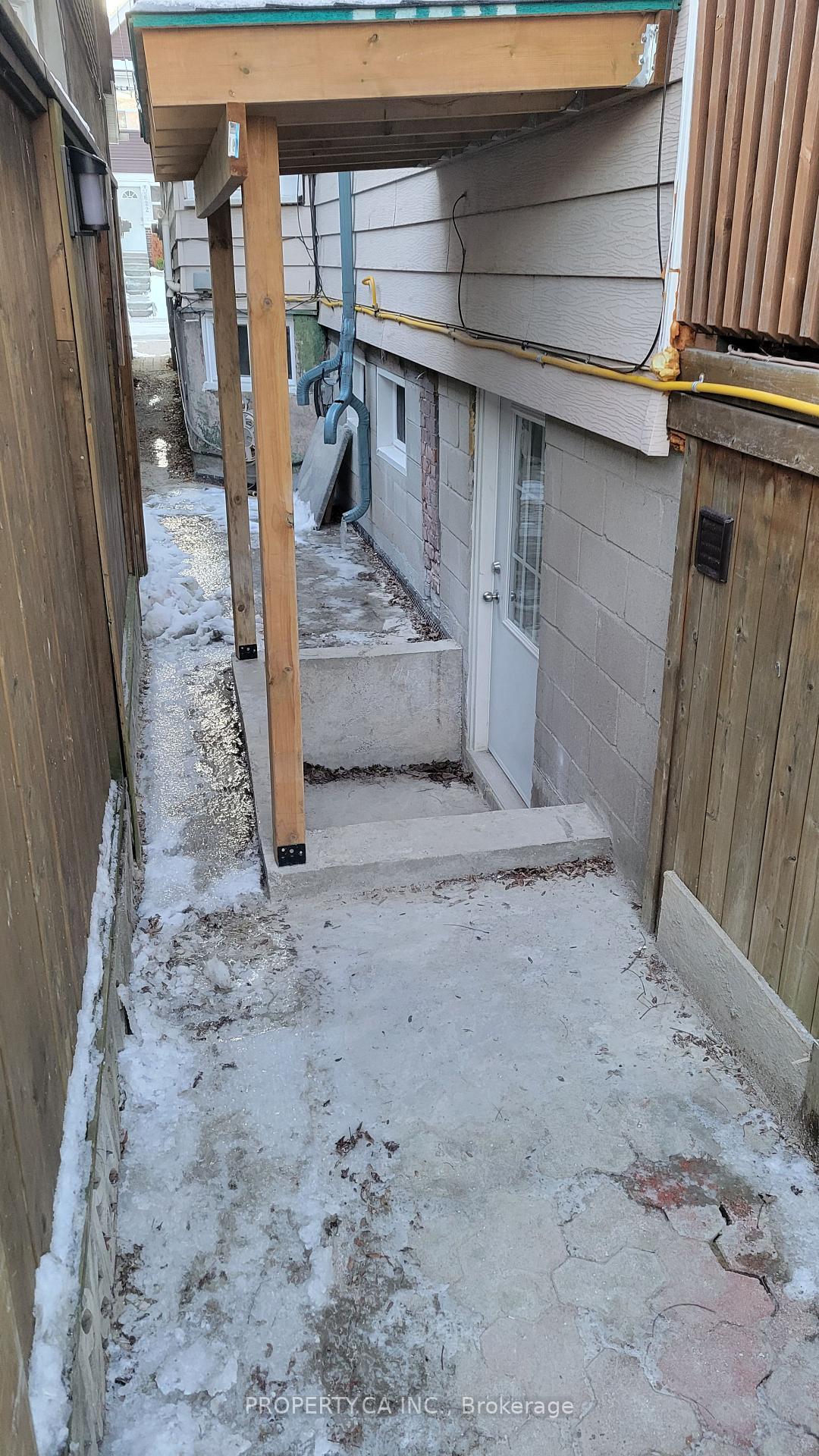 Photo 9 of 625 Rhodes Avenue, Toronto, Greenwood-Coxwell — HOMEH