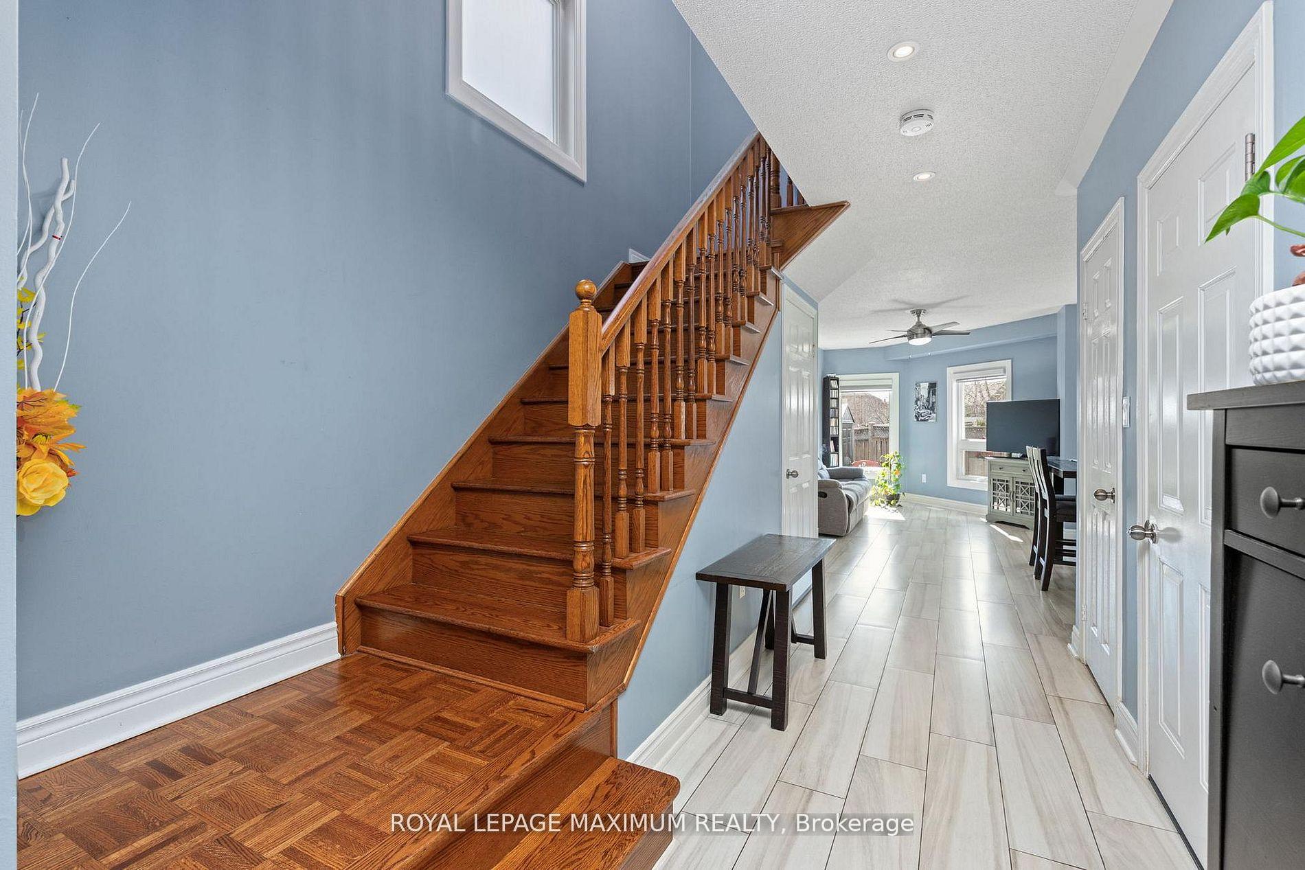 Photo 3 of 52 Pottery Place, Vaughan, East Woodbridge — HOMEH