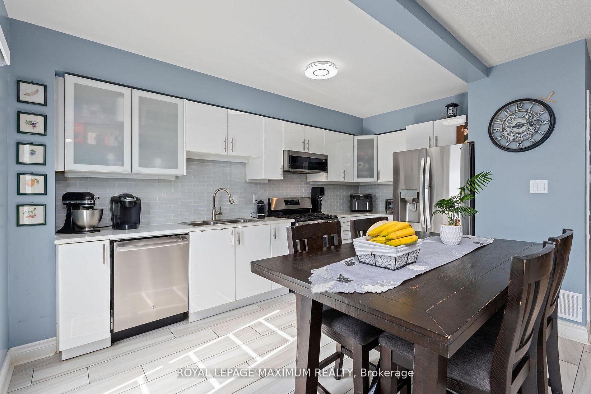 Photo 4 of 52 Pottery Place, Vaughan, East Woodbridge — HOMEH