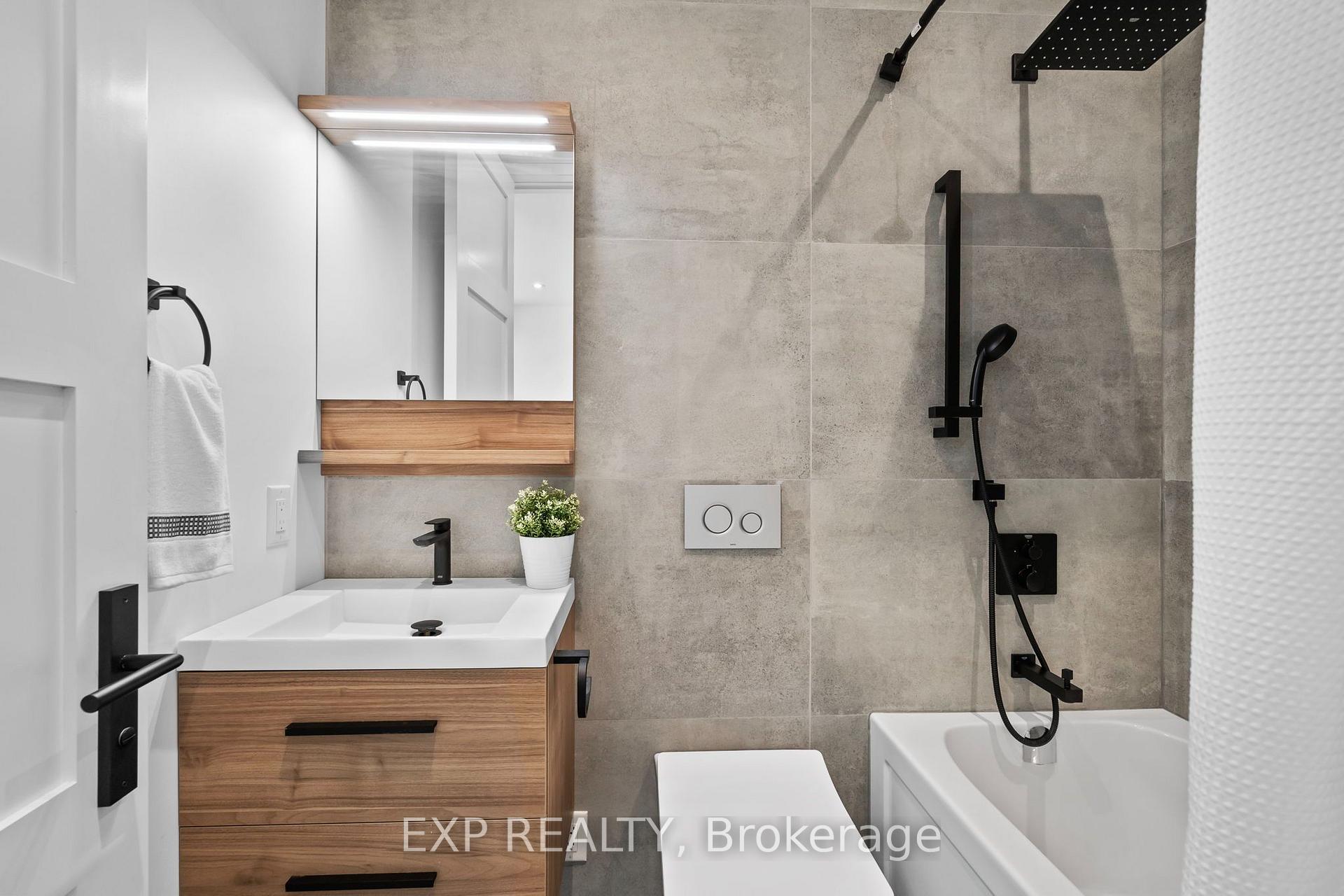 Photo 28 of 51 Thirty Ninth Street, Etobicoke, Long Branch — HOMEH