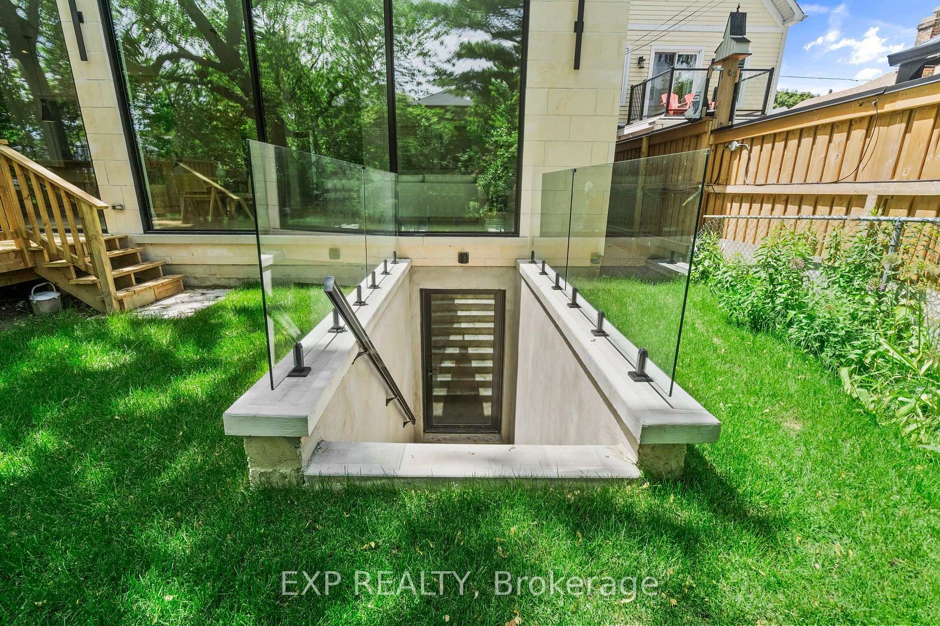 Photo 42 of 51 Thirty Ninth Street, Etobicoke, Long Branch — HOMEH