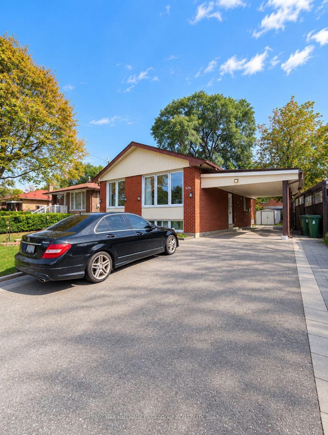 Photo 1 of 826 Brimorton Drive, Scarborough, Woburn — HOMEH