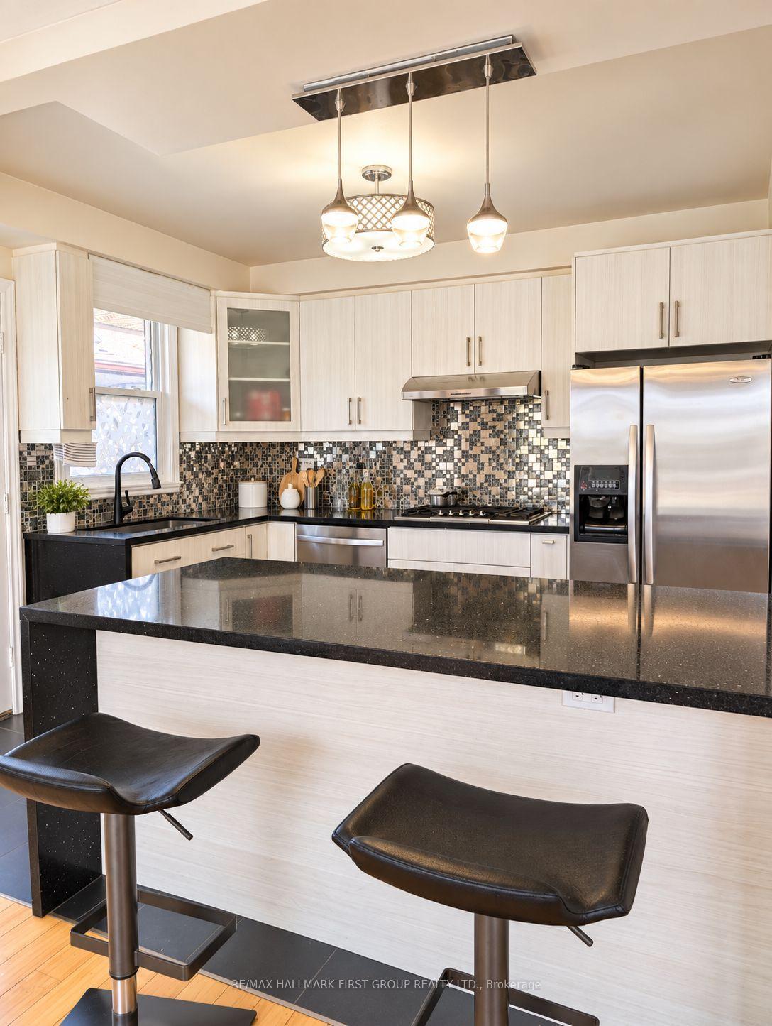 Photo 4 of 826 Brimorton Drive, Scarborough, Woburn — HOMEH