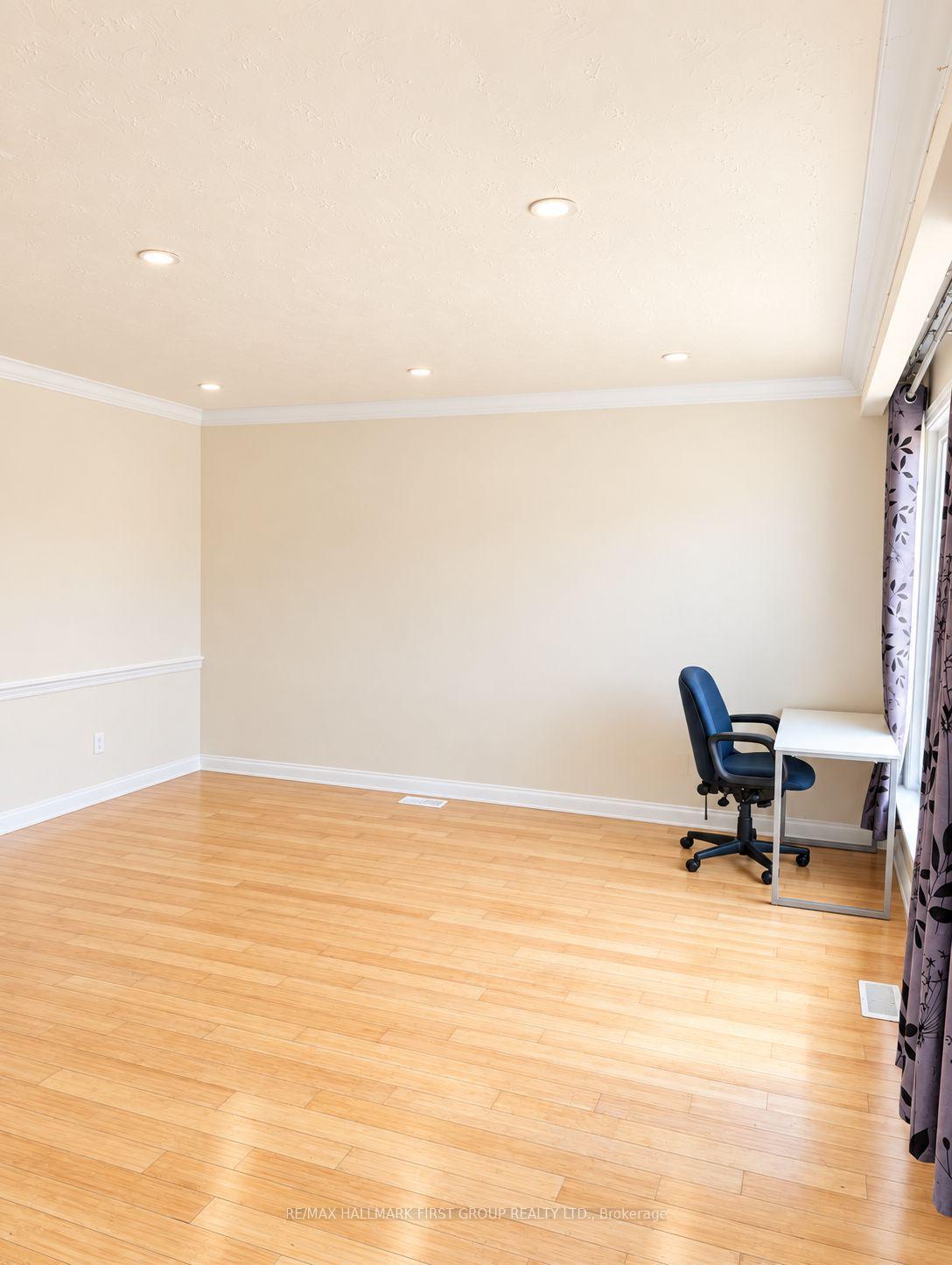 Photo 8 of 826 Brimorton Drive, Scarborough, Woburn — HOMEH