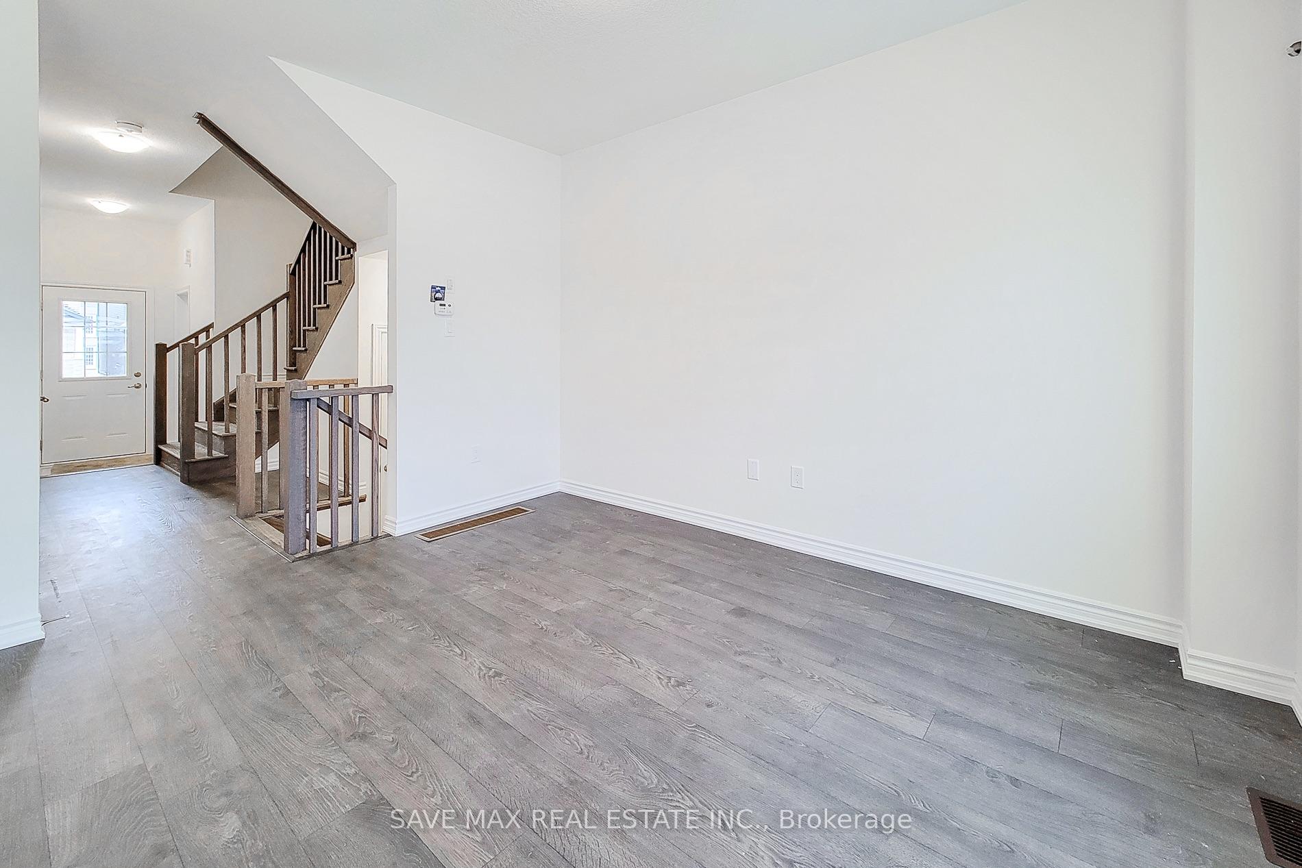 Photo 7 of 60 Hitchman Street N, Brant, Paris — HOMEH