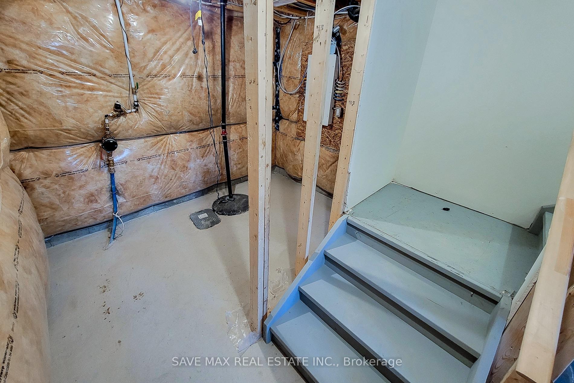 Photo 32 of 60 Hitchman Street N, Brant, Paris — HOMEH