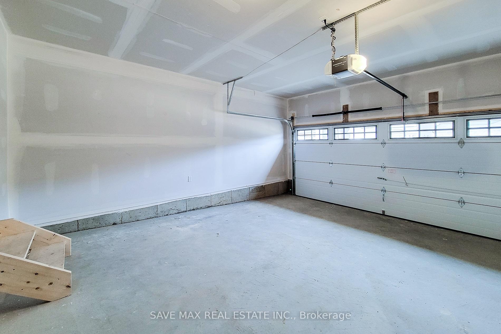 Photo 35 of 60 Hitchman Street N, Brant, Paris — HOMEH
