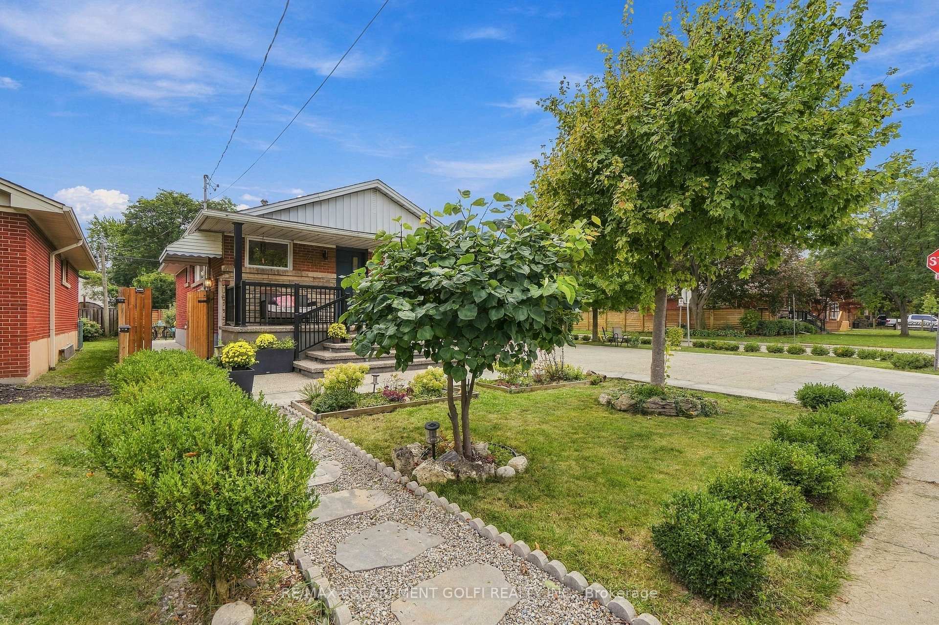 Photo 3 of 215 West 33RD Street, Hamilton, Westcliffe — HOMEH
