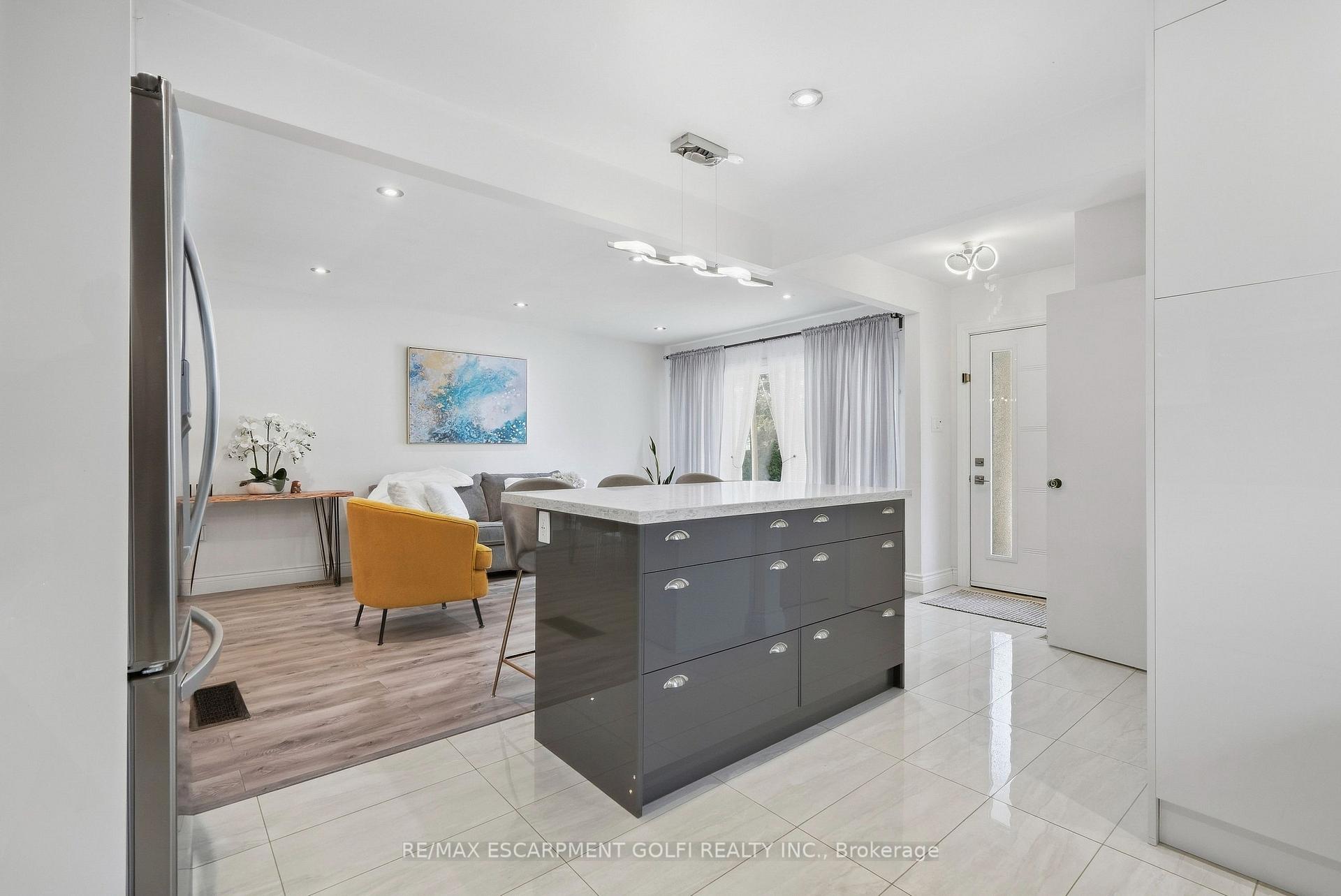 Photo 8 of 215 West 33RD Street, Hamilton, Westcliffe — HOMEH