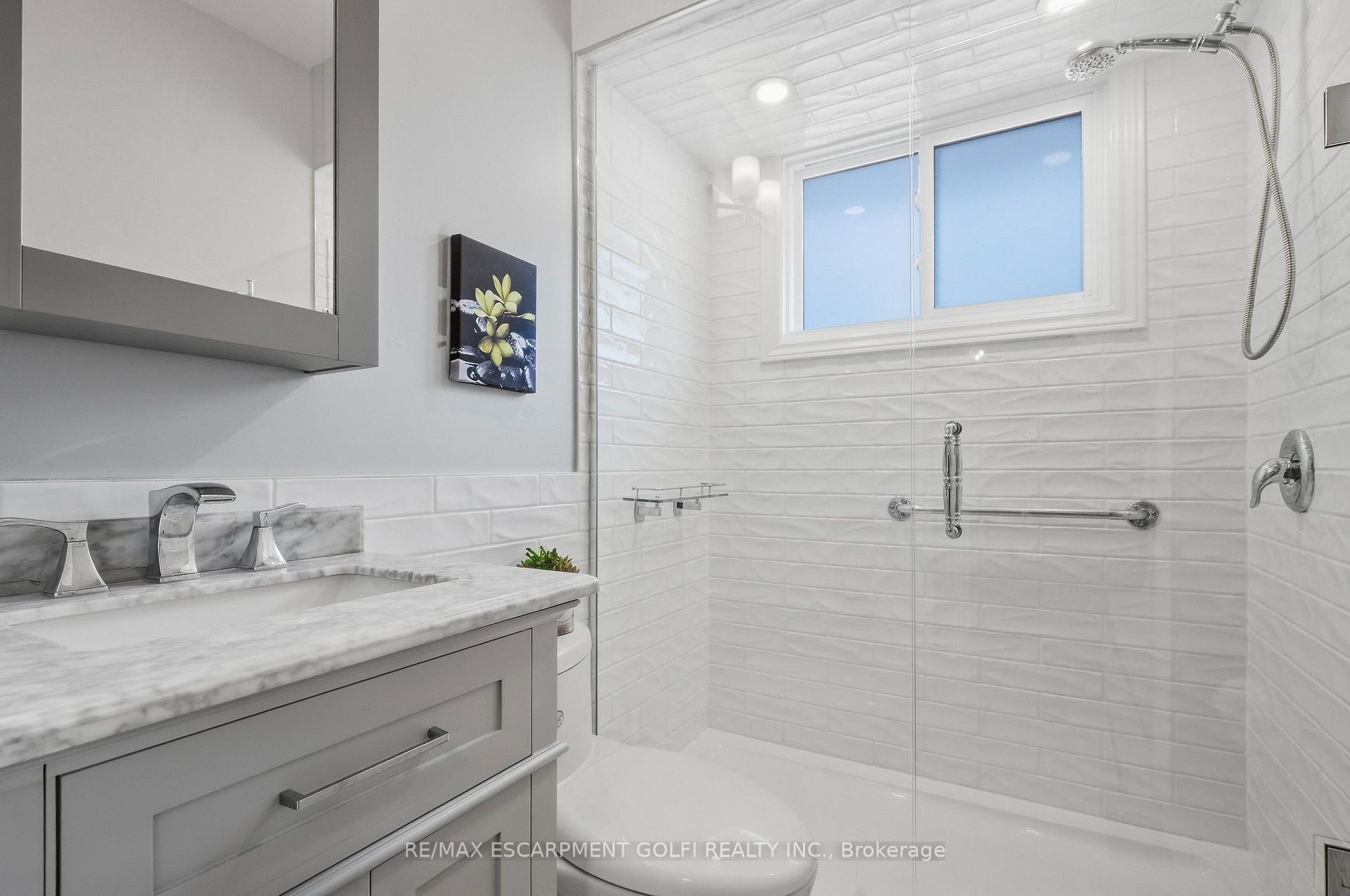 Photo 25 of 215 West 33RD Street, Hamilton, Westcliffe — HOMEH