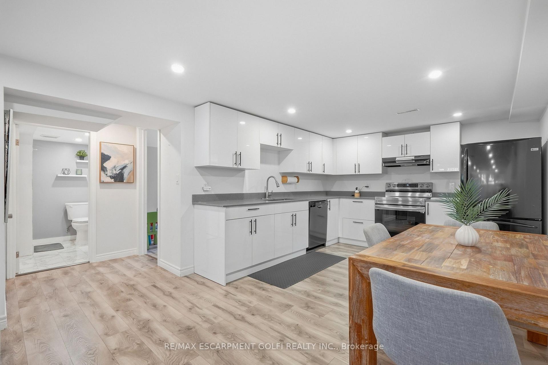 Photo 30 of 215 West 33RD Street, Hamilton, Westcliffe — HOMEH