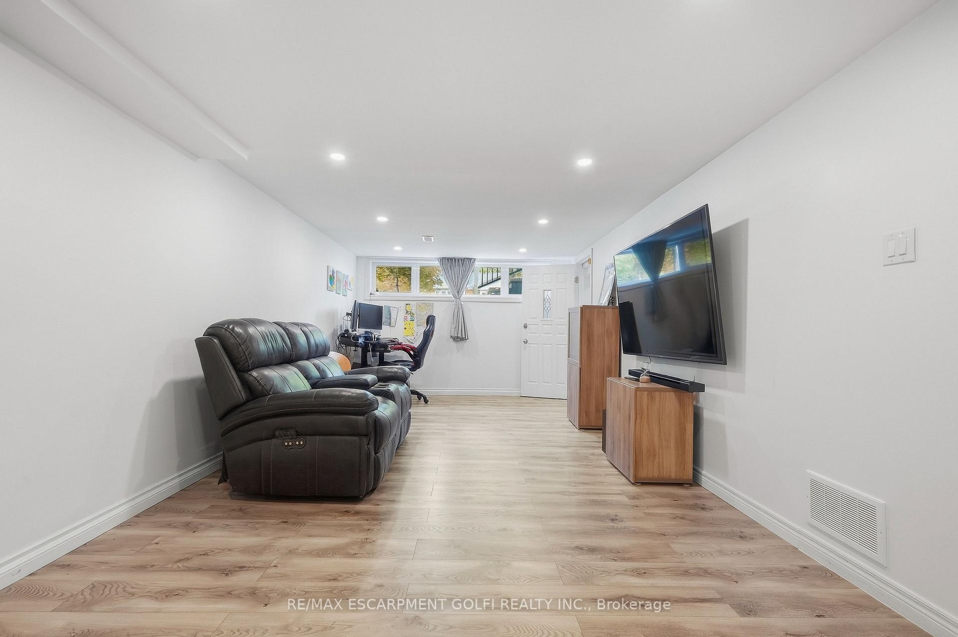 Photo 33 of 215 West 33RD Street, Hamilton, Westcliffe — HOMEH