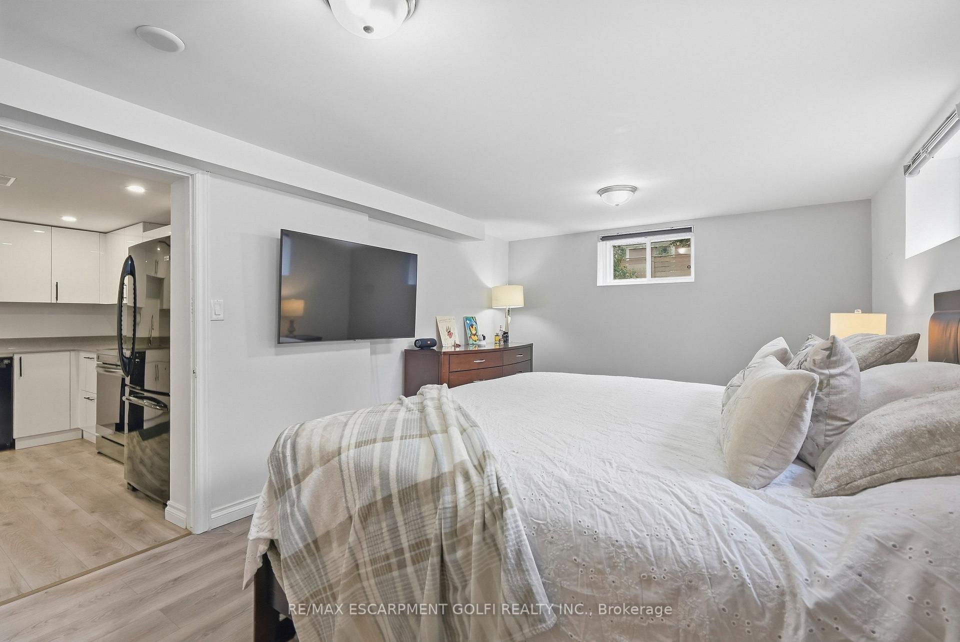 Photo 34 of 215 West 33RD Street, Hamilton, Westcliffe — HOMEH