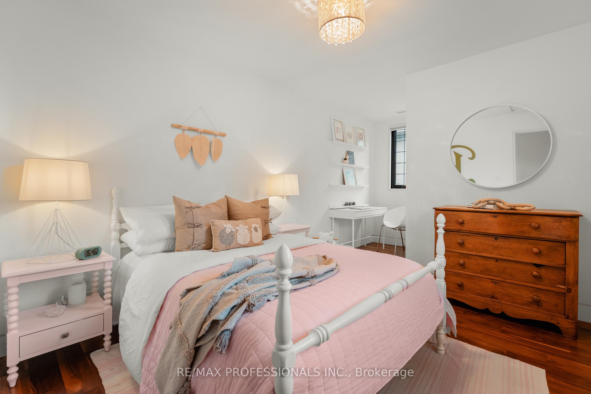 Photo 25 of 80 Humbervale Boulevard, Etobicoke, Stonegate-Queensway — HOMEH