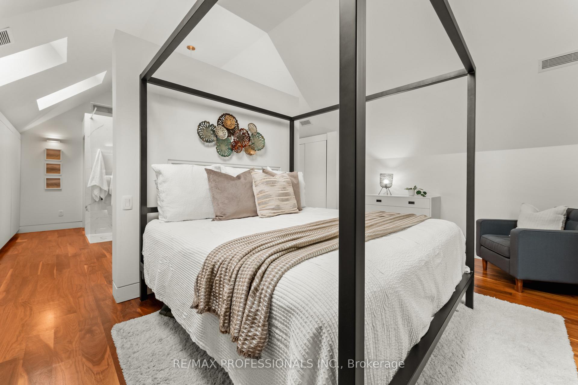 Photo 34 of 80 Humbervale Boulevard, Etobicoke, Stonegate-Queensway — HOMEH