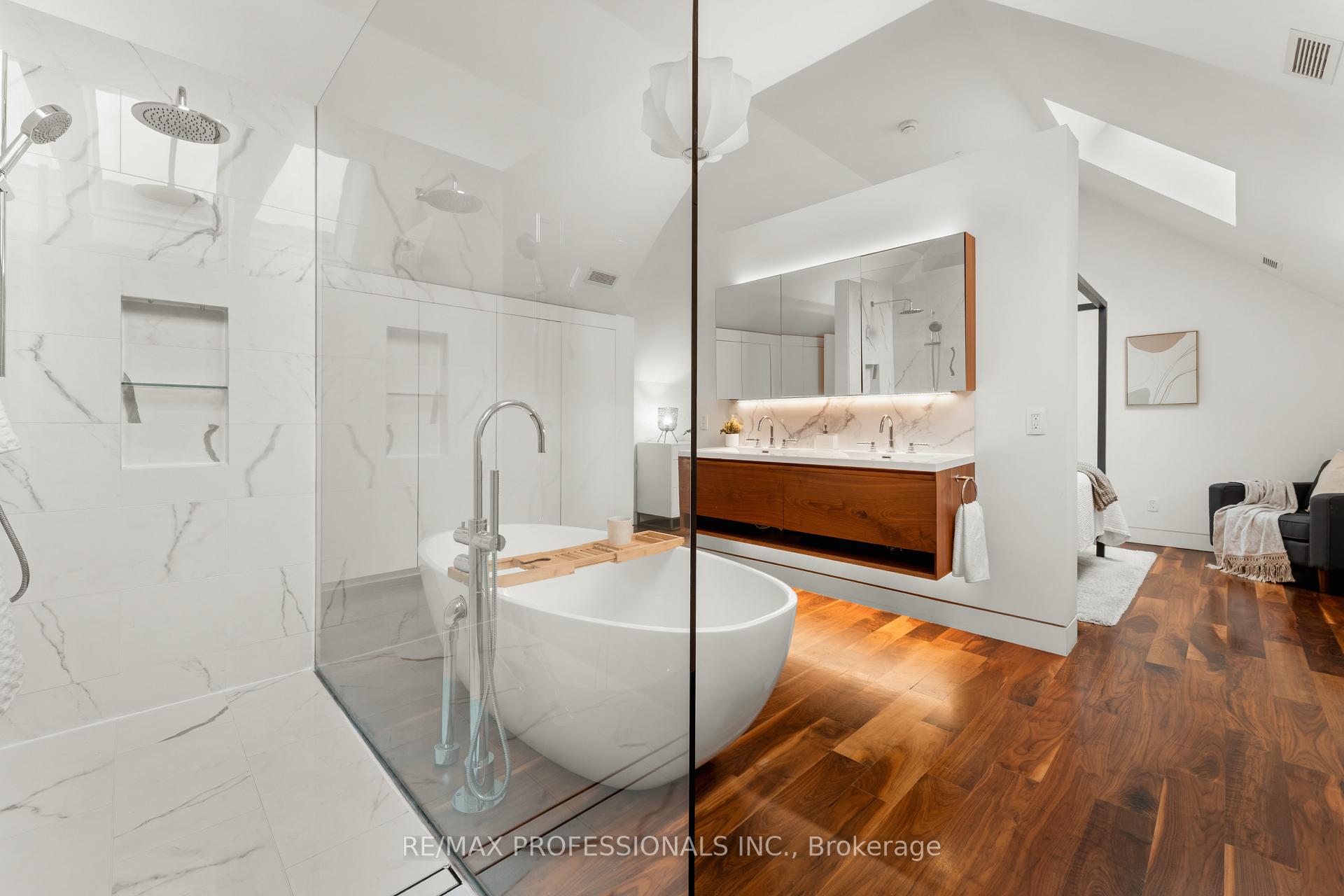 Photo 36 of 80 Humbervale Boulevard, Etobicoke, Stonegate-Queensway — HOMEH