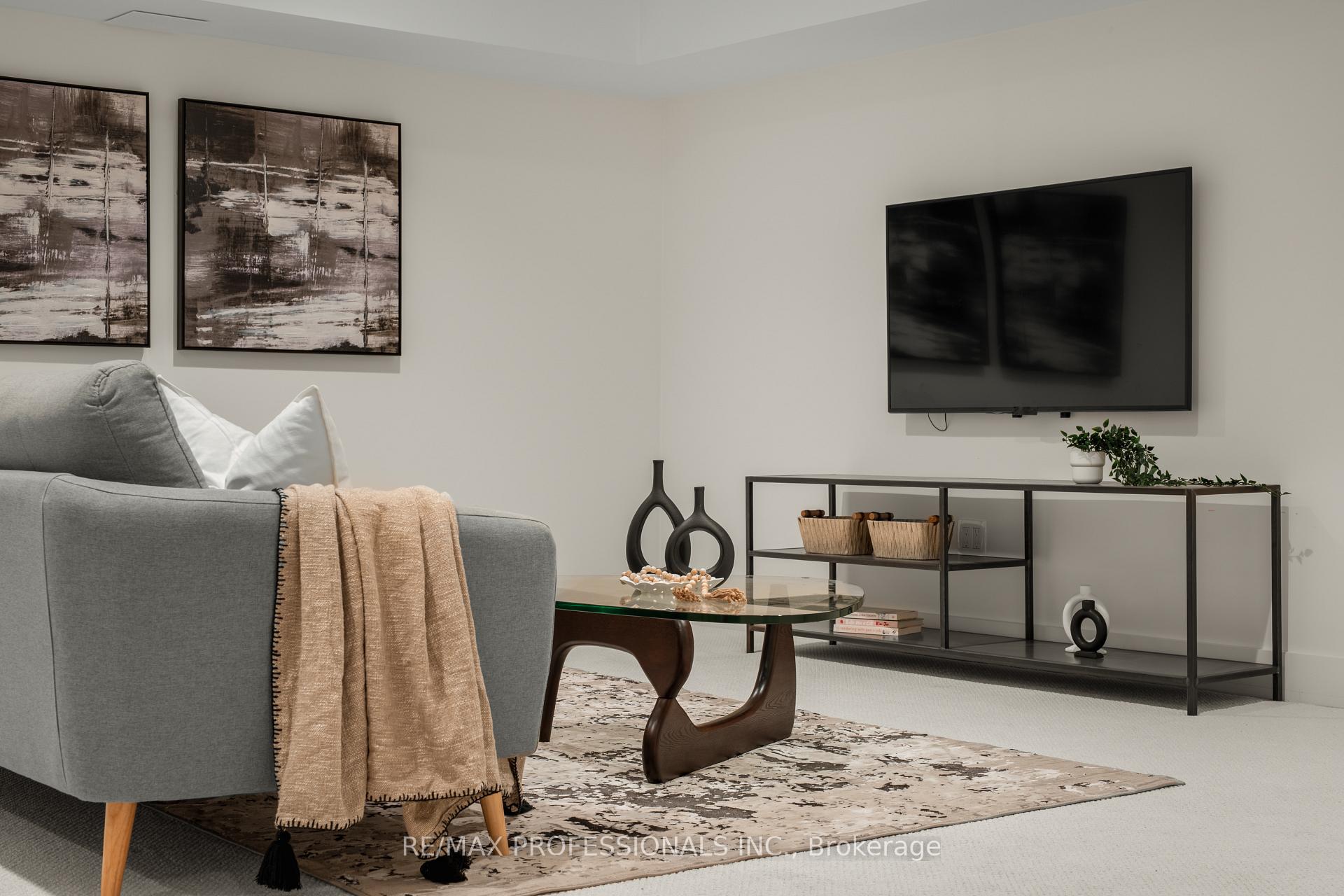 Photo 42 of 80 Humbervale Boulevard, Etobicoke, Stonegate-Queensway — HOMEH