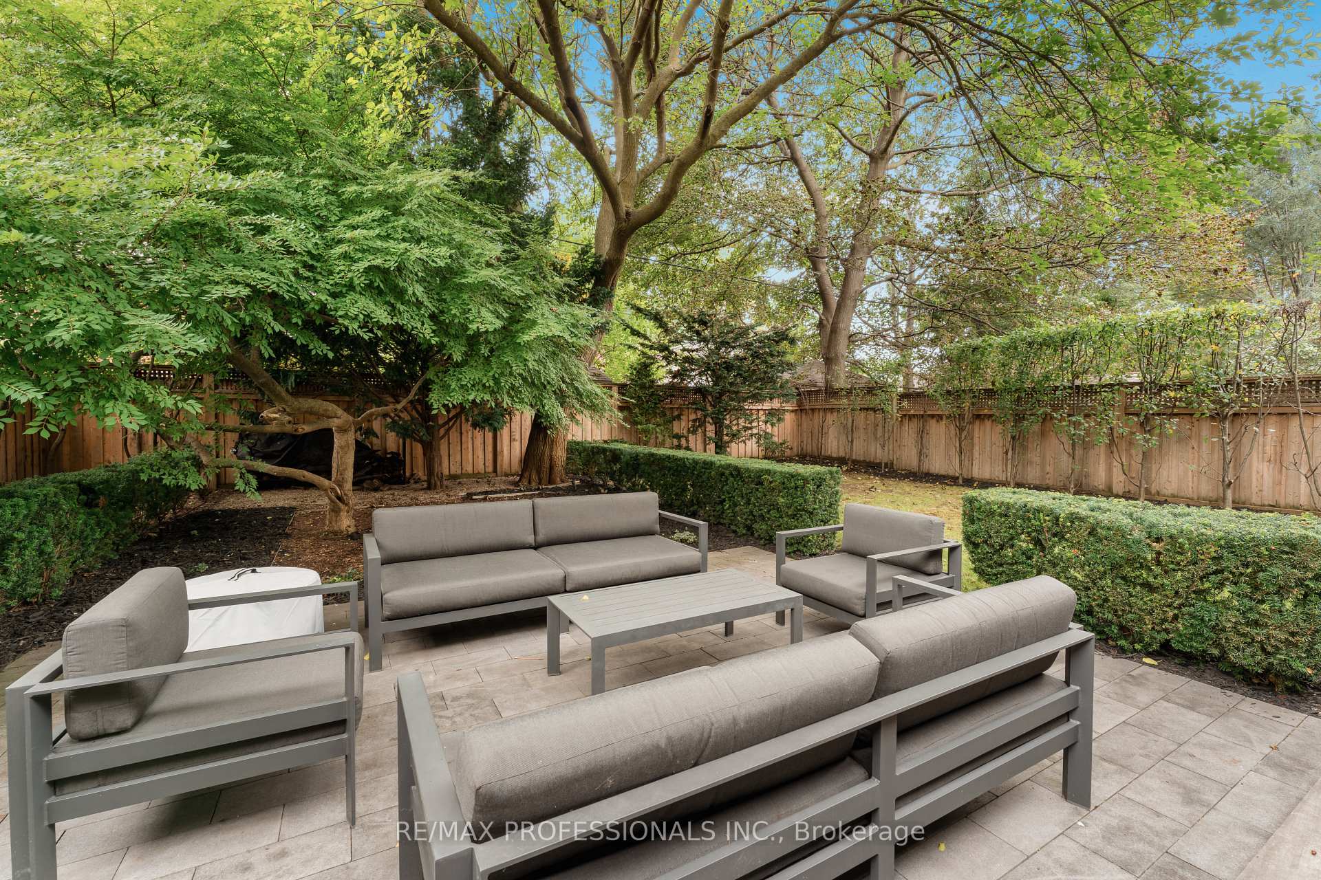 Photo 49 of 80 Humbervale Boulevard, Etobicoke, Stonegate-Queensway — HOMEH