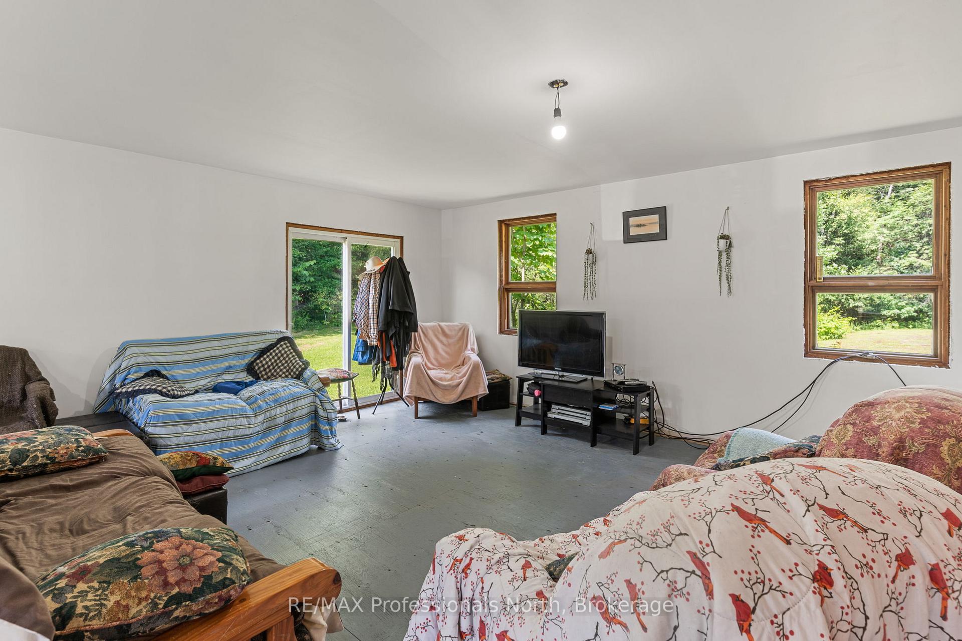 Photo 9 of 1975 Queens Line Road, Minden Hills, Minden — HOMEH