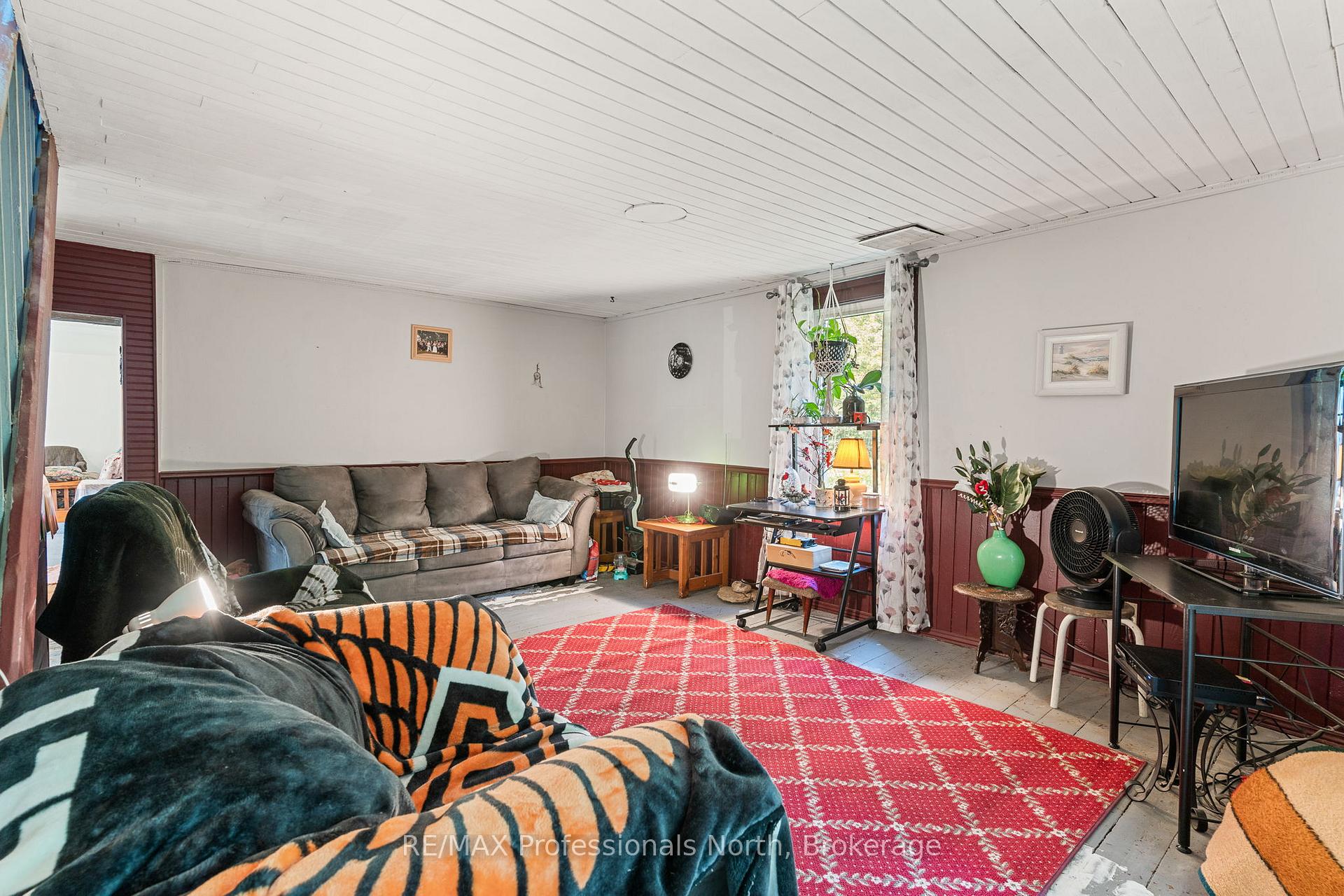 Photo 15 of 1975 Queens Line Road, Minden Hills, Minden — HOMEH