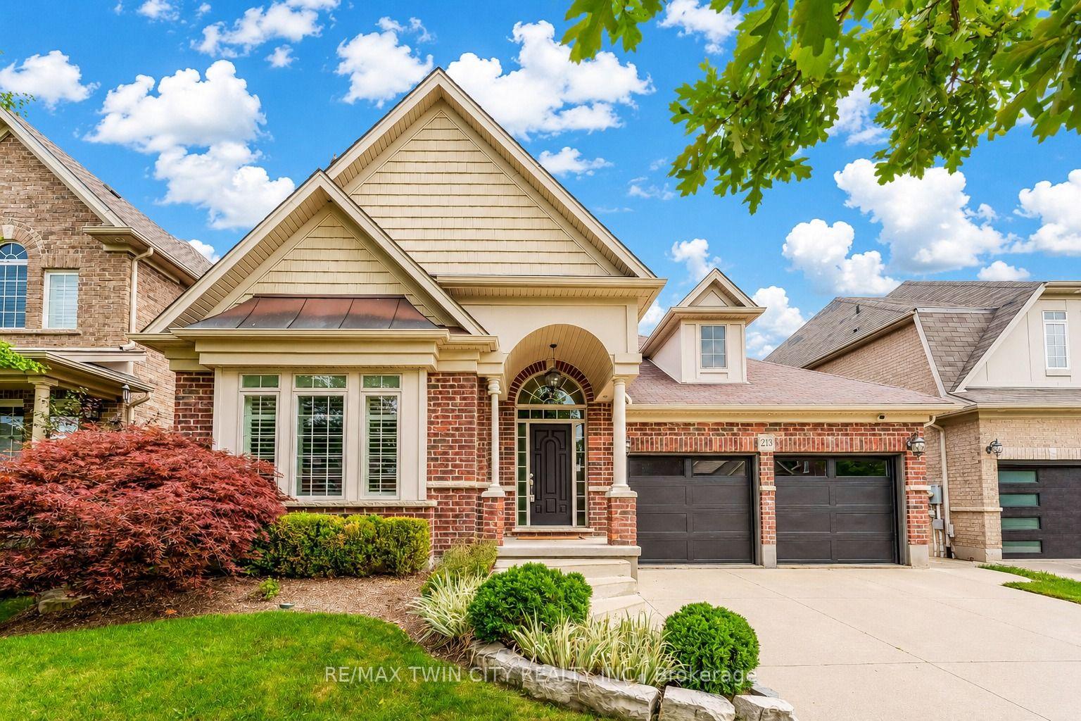Photo 2 of 213 Edgewater Crescent, Kitchener, Grand River South — HOMEH