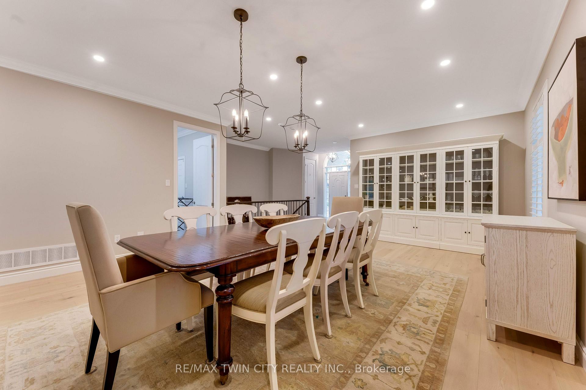 Photo 10 of 213 Edgewater Crescent, Kitchener, Grand River South — HOMEH
