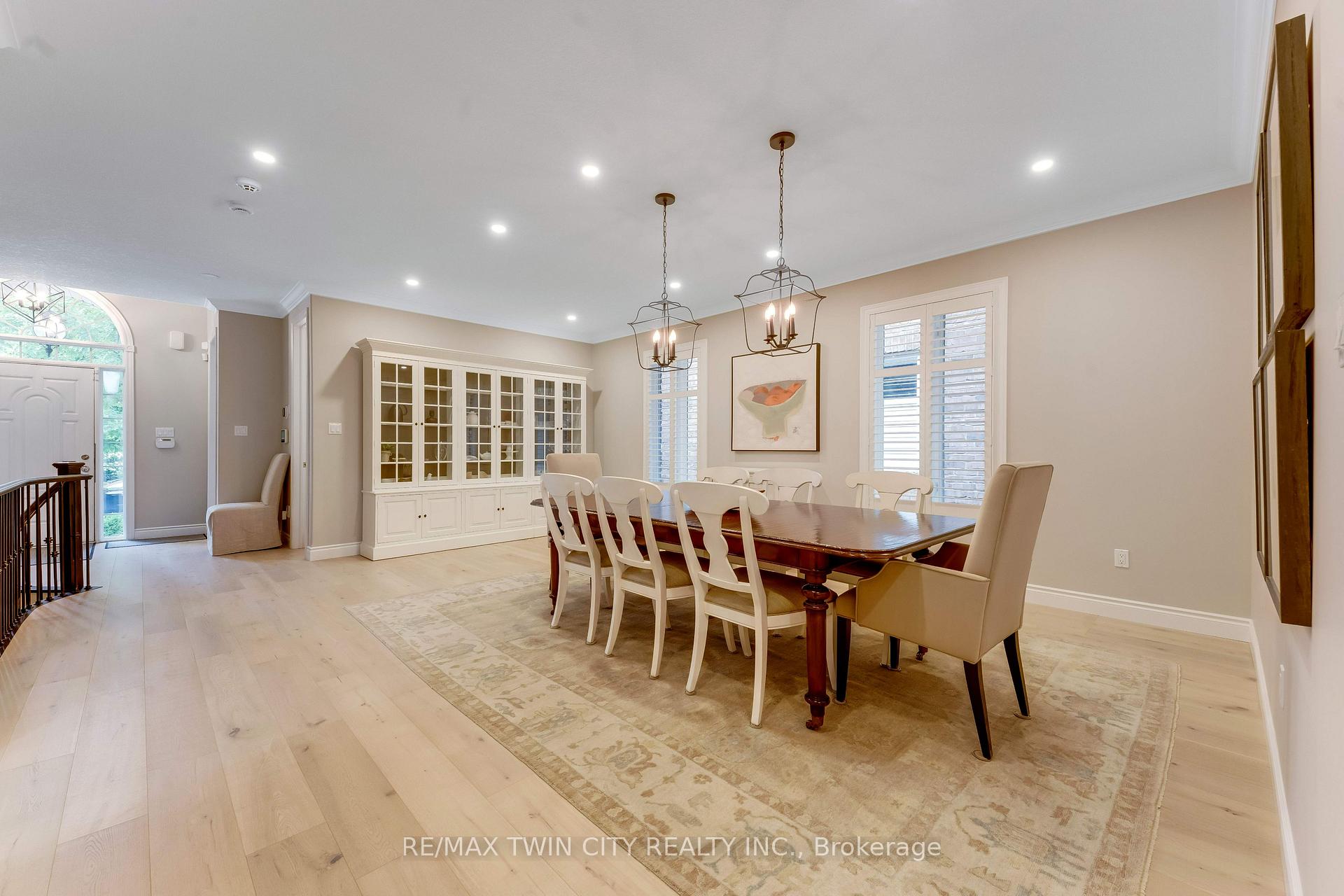Photo 11 of 213 Edgewater Crescent, Kitchener, Grand River South — HOMEH
