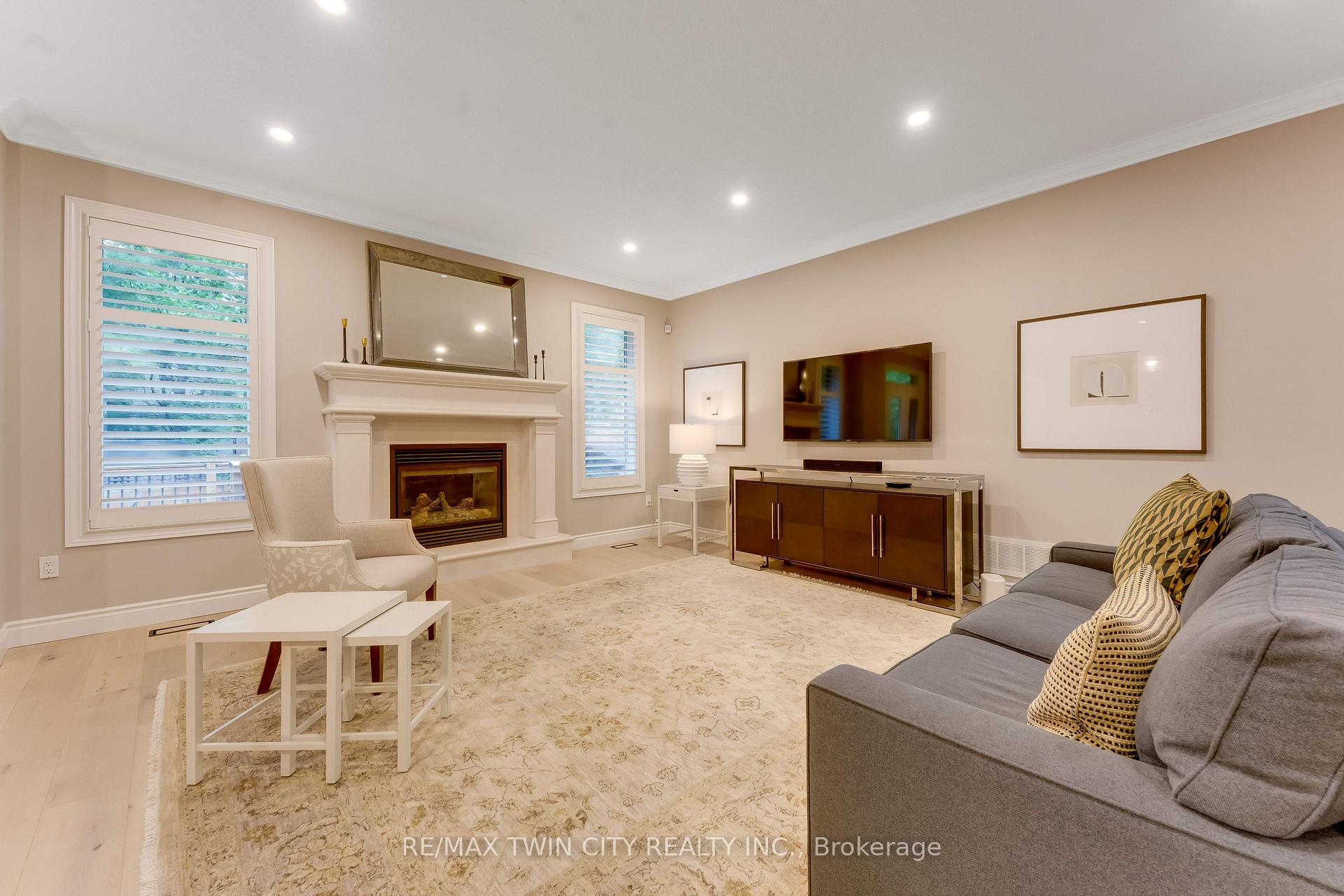 Photo 19 of 213 Edgewater Crescent, Kitchener, Grand River South — HOMEH