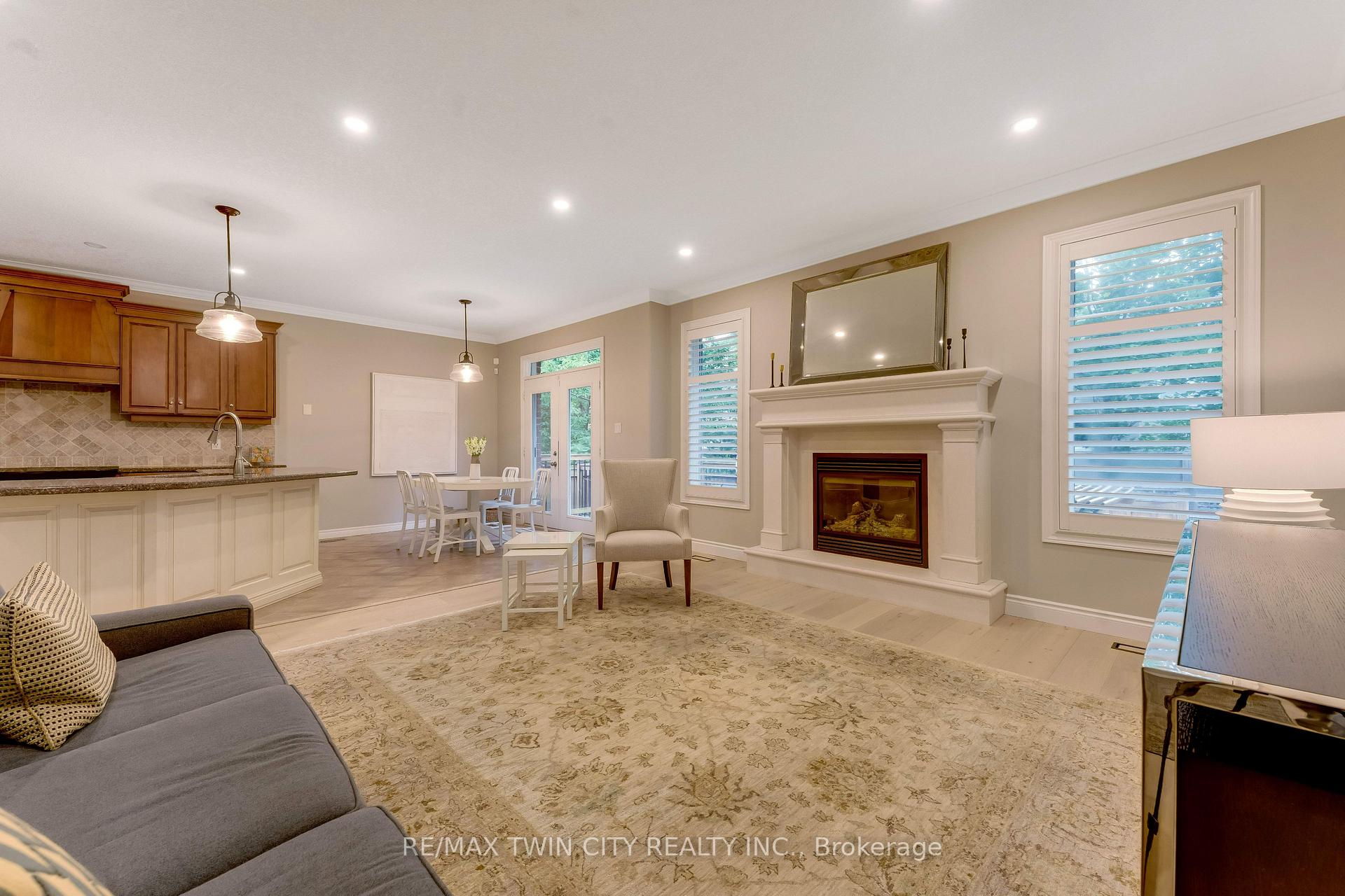 Photo 20 of 213 Edgewater Crescent, Kitchener, Grand River South — HOMEH