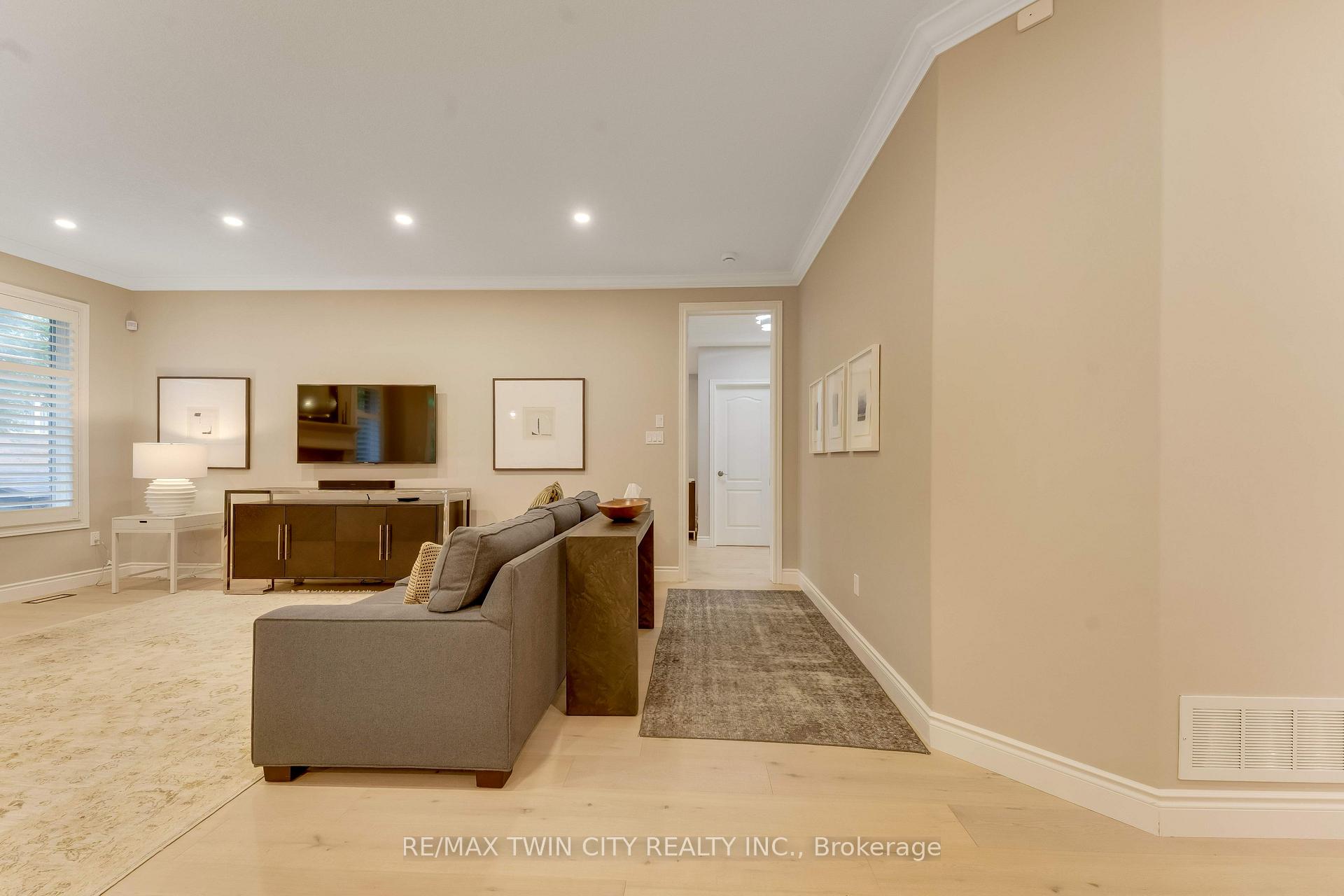 Photo 21 of 213 Edgewater Crescent, Kitchener, Grand River South — HOMEH