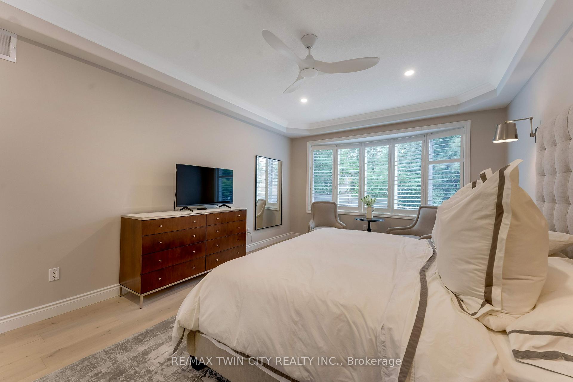 Photo 23 of 213 Edgewater Crescent, Kitchener, Grand River South — HOMEH