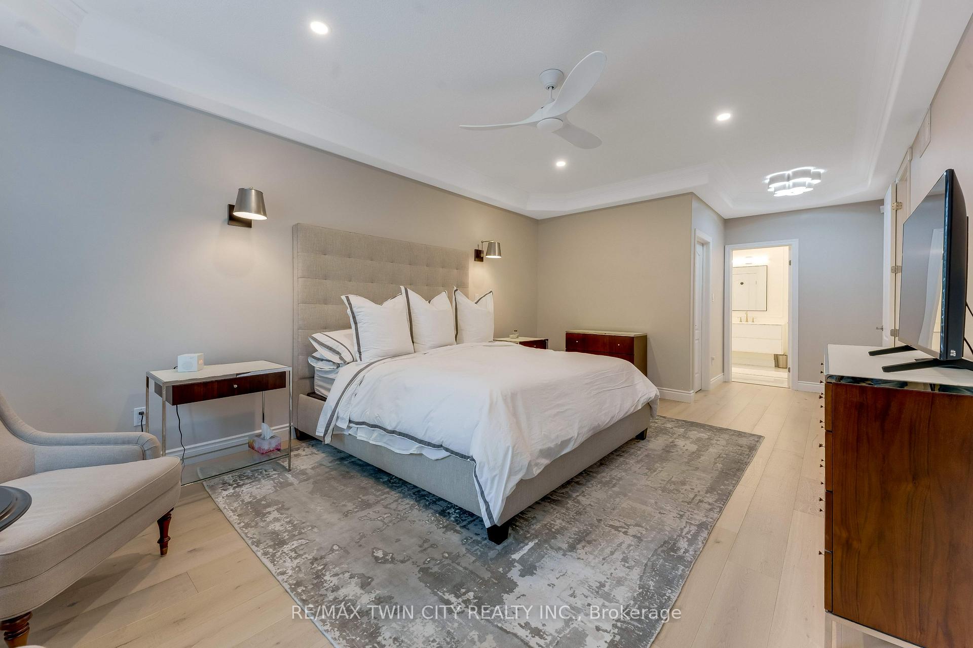 Photo 24 of 213 Edgewater Crescent, Kitchener, Grand River South — HOMEH