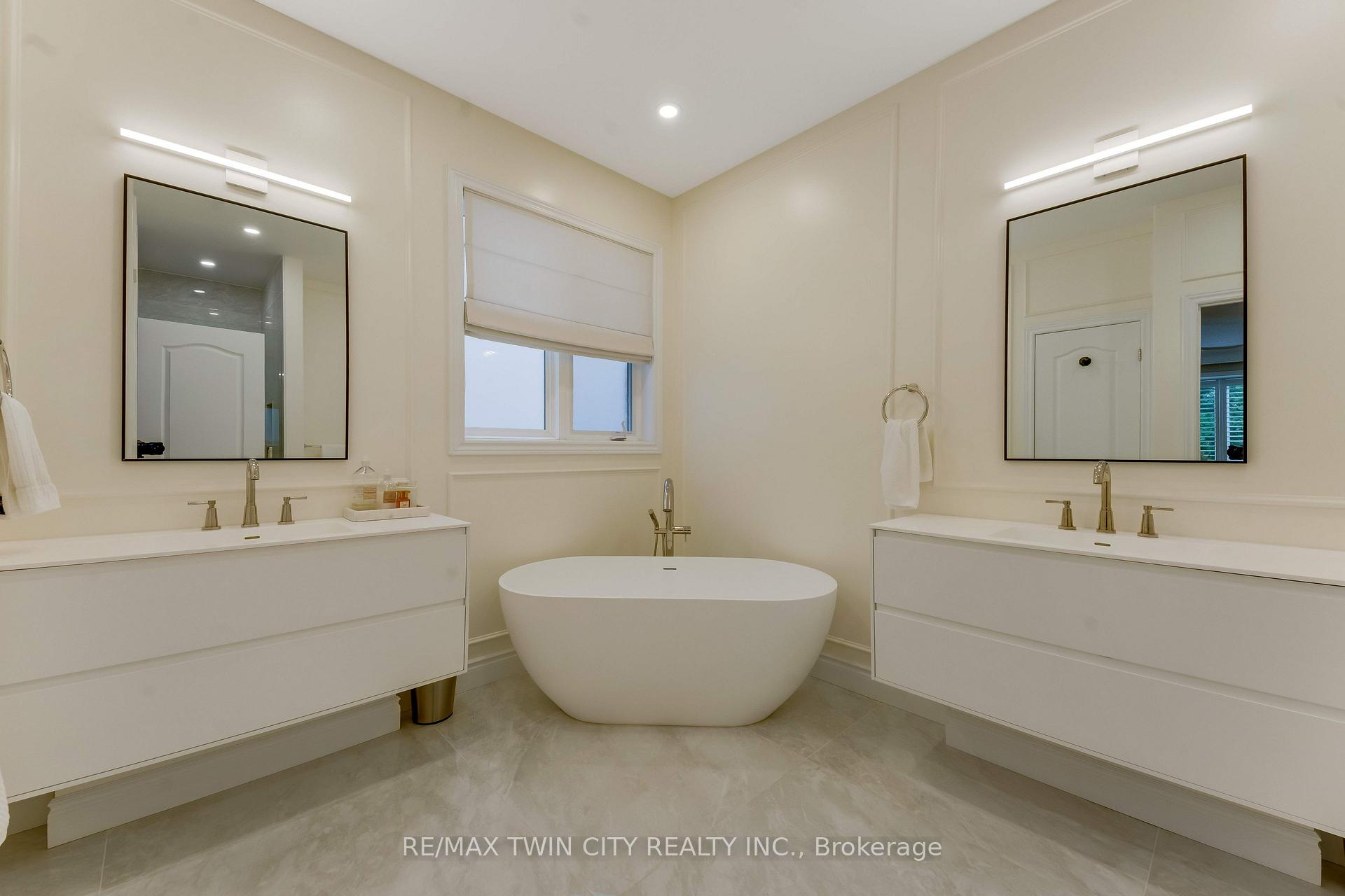 Photo 25 of 213 Edgewater Crescent, Kitchener, Grand River South — HOMEH