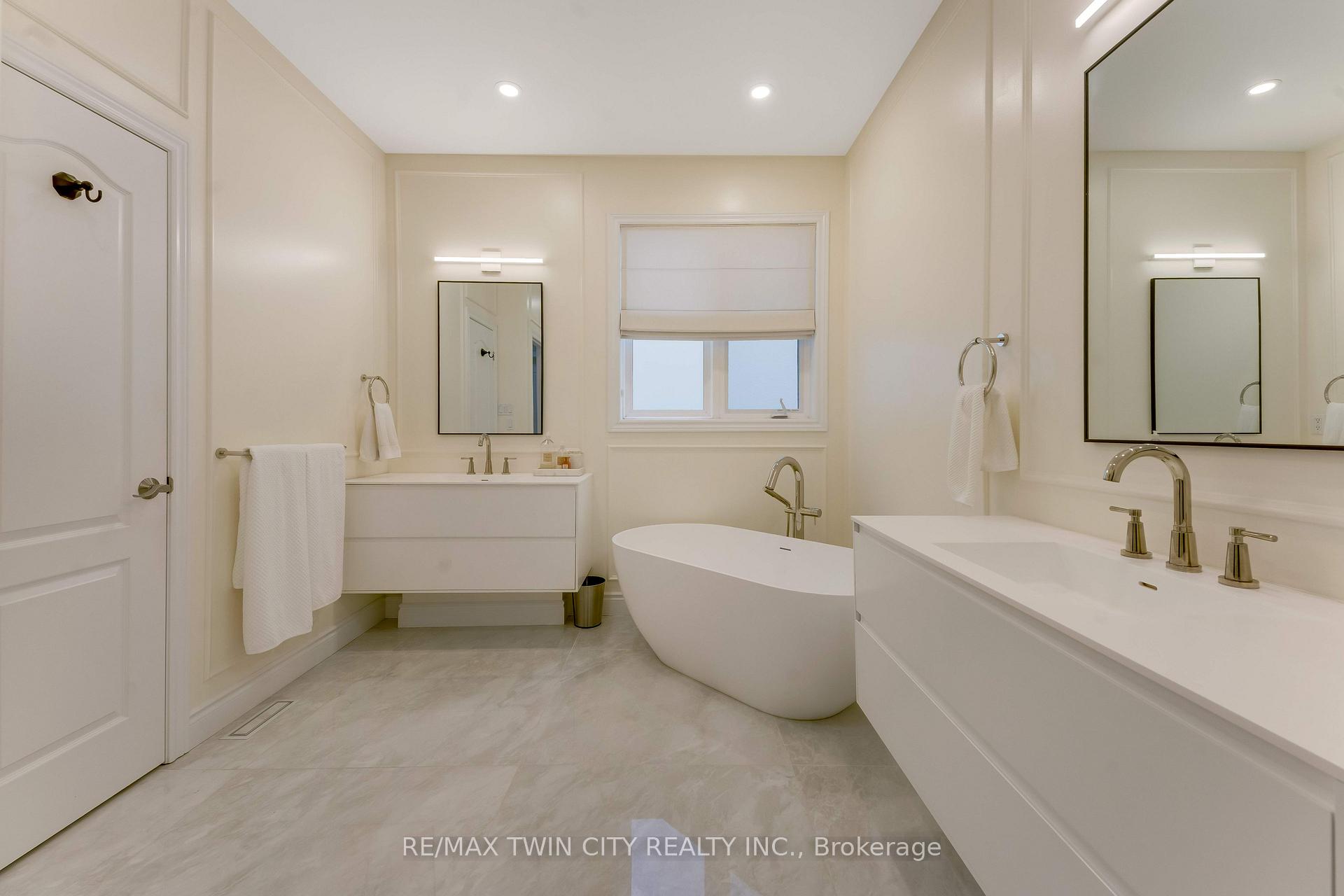 Photo 26 of 213 Edgewater Crescent, Kitchener, Grand River South — HOMEH