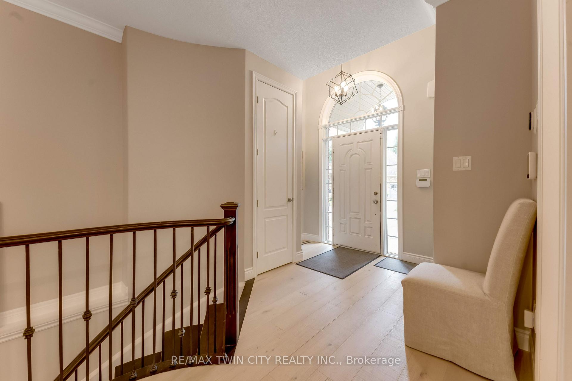 Photo 28 of 213 Edgewater Crescent, Kitchener, Grand River South — HOMEH