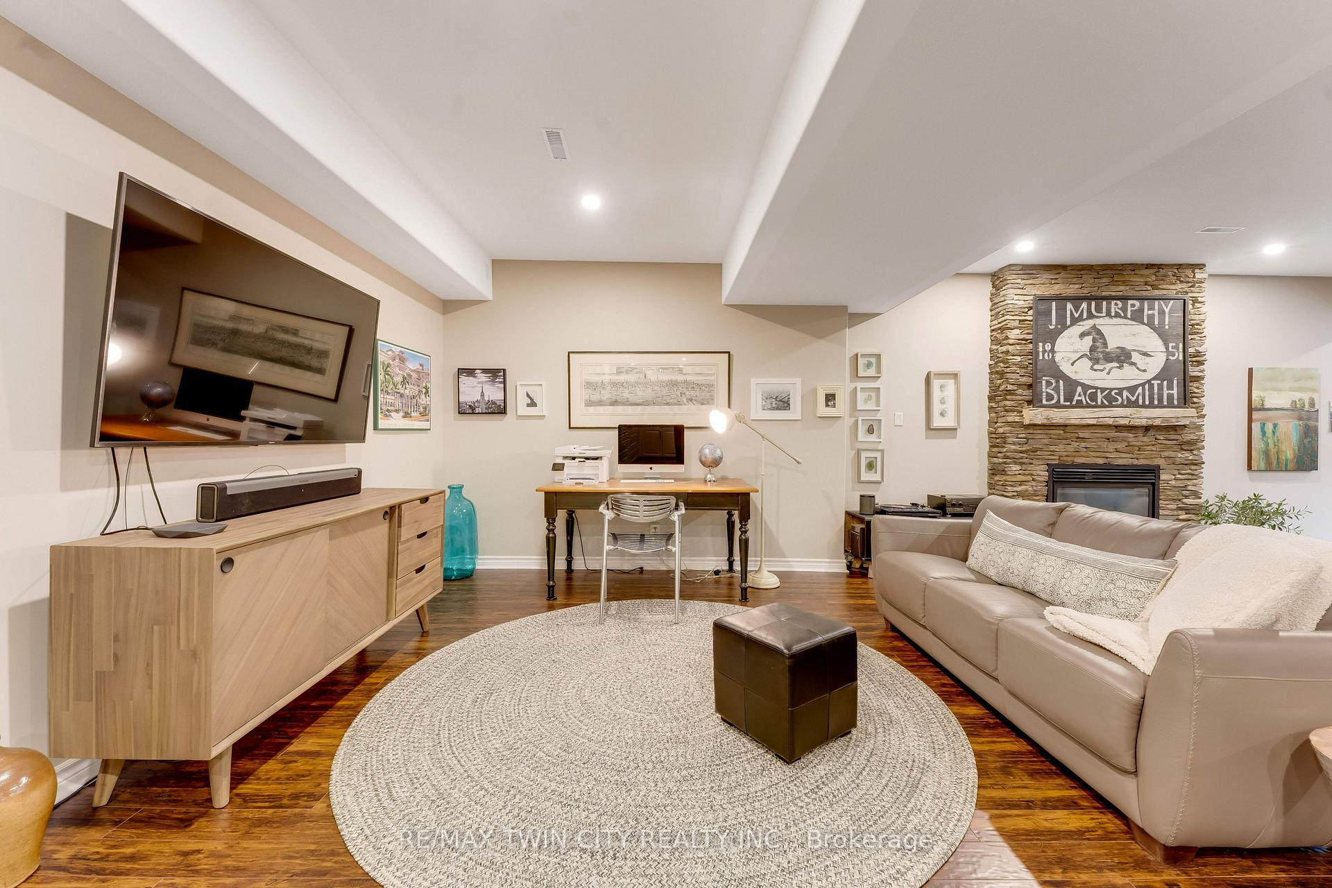 Photo 33 of 213 Edgewater Crescent, Kitchener, Grand River South — HOMEH