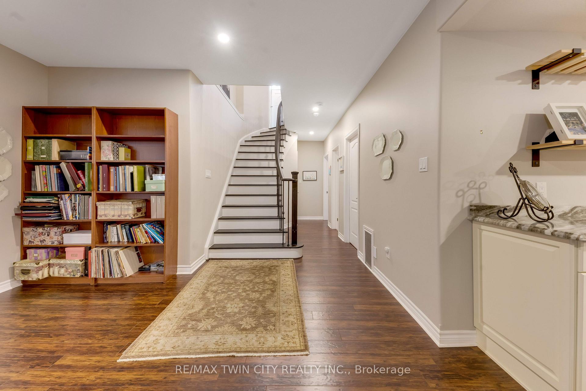 Photo 36 of 213 Edgewater Crescent, Kitchener, Grand River South — HOMEH