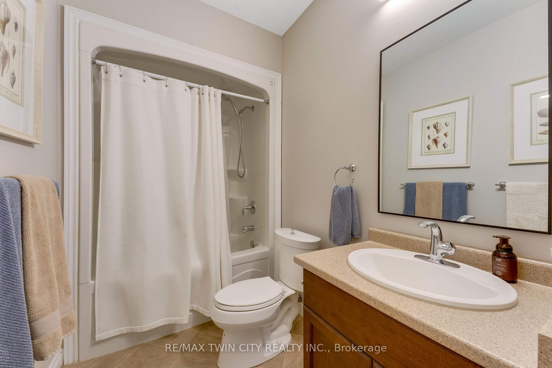 Photo 37 of 213 Edgewater Crescent, Kitchener, Grand River South — HOMEH