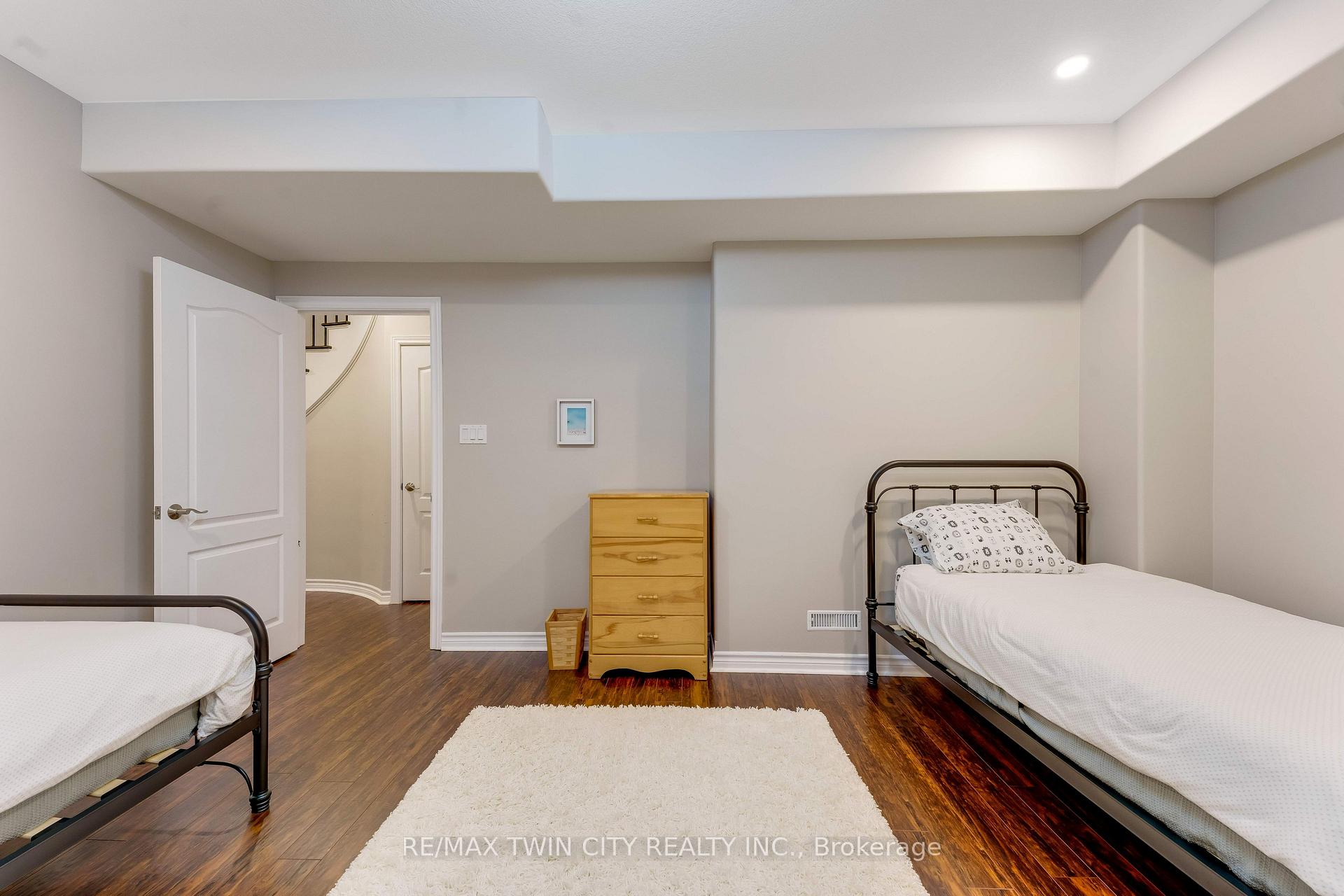 Photo 39 of 213 Edgewater Crescent, Kitchener, Grand River South — HOMEH