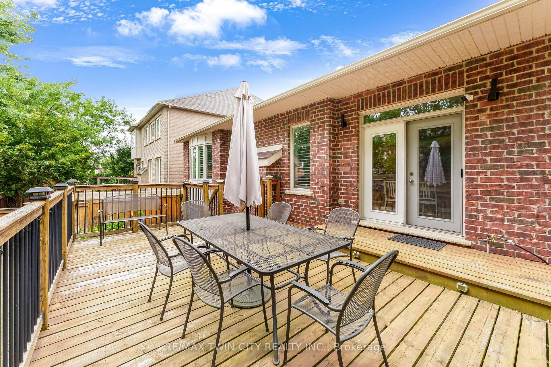 Photo 40 of 213 Edgewater Crescent, Kitchener, Grand River South — HOMEH