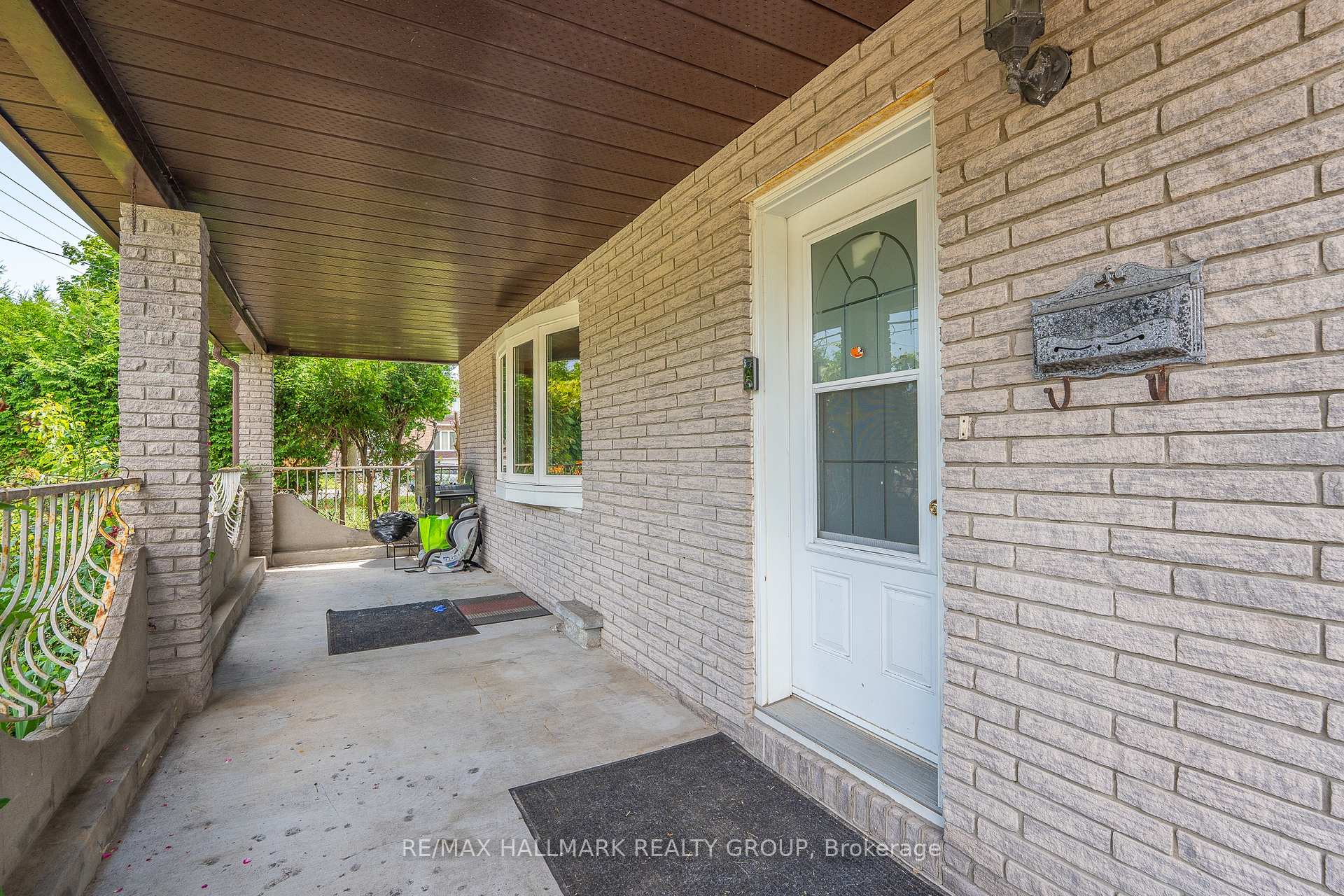 Photo 2 of 876 Pinecrest Road, Ottawa, Fairfield Heights — HOMEH