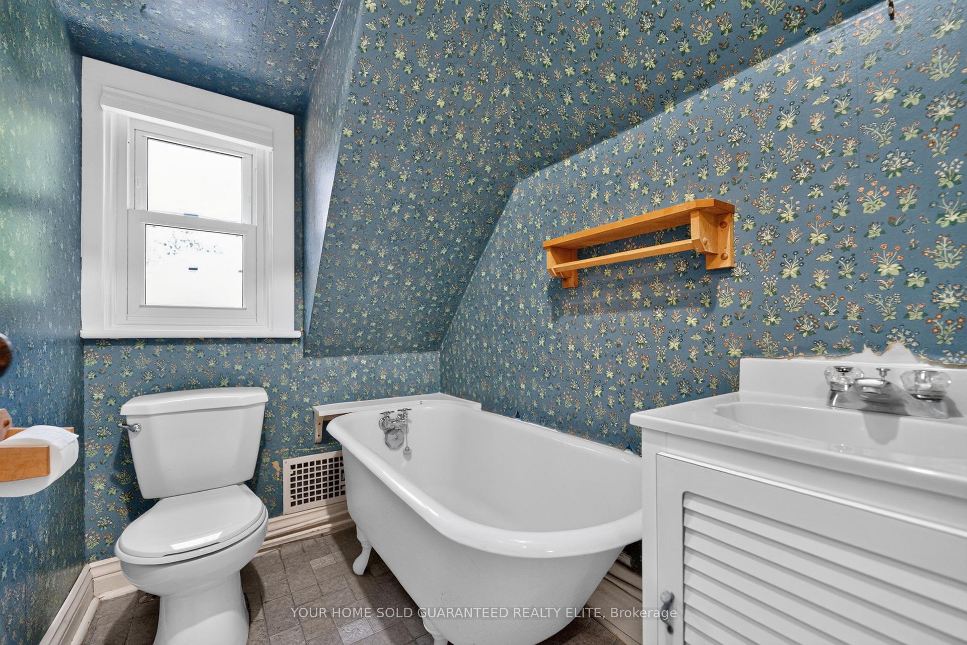Photo 13 of 4 Forsyth Avenue N, Hamilton, Westdale — HOMEH