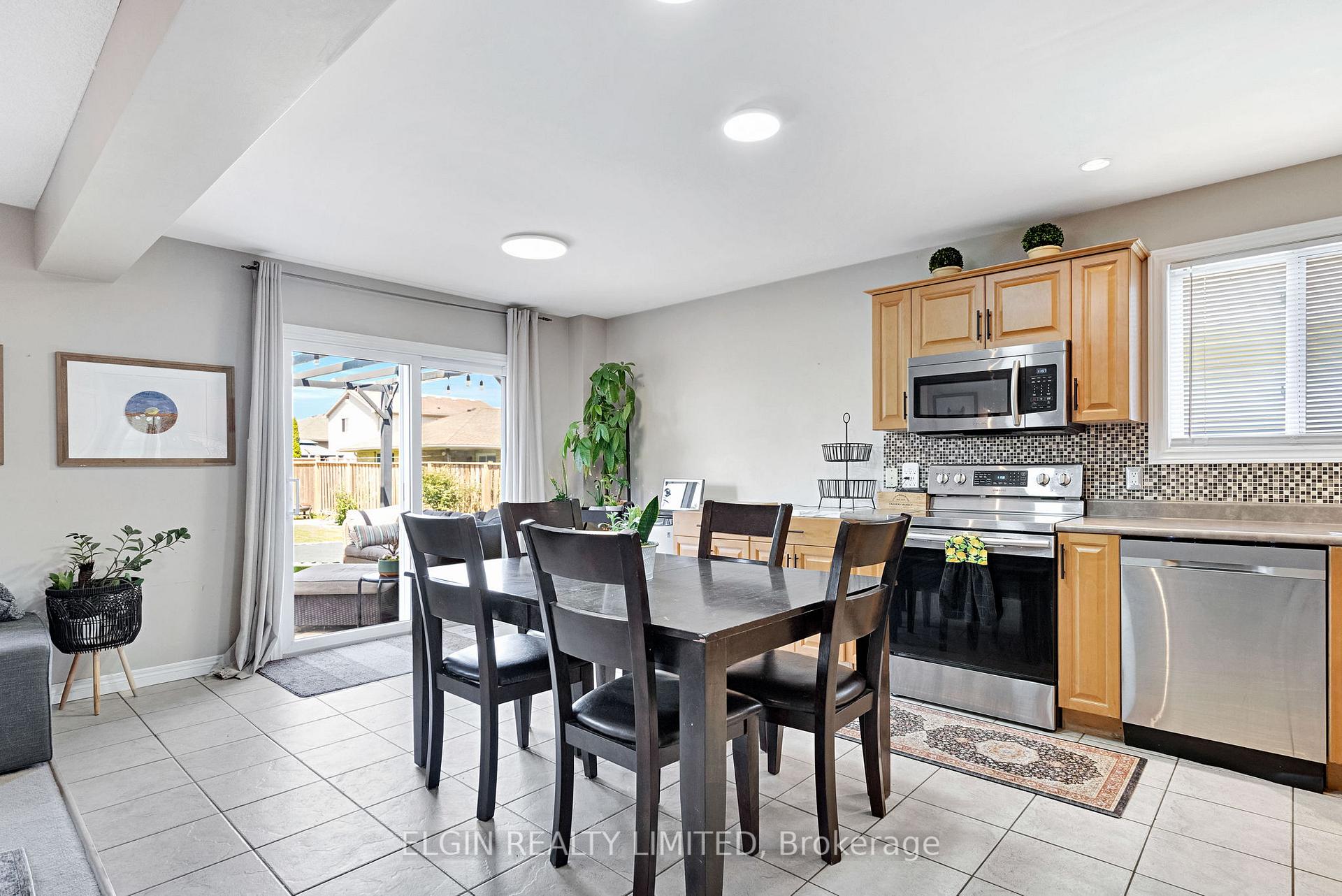 Photo 8 of 18 Goldenrod Court, St. Thomas — HOMEH