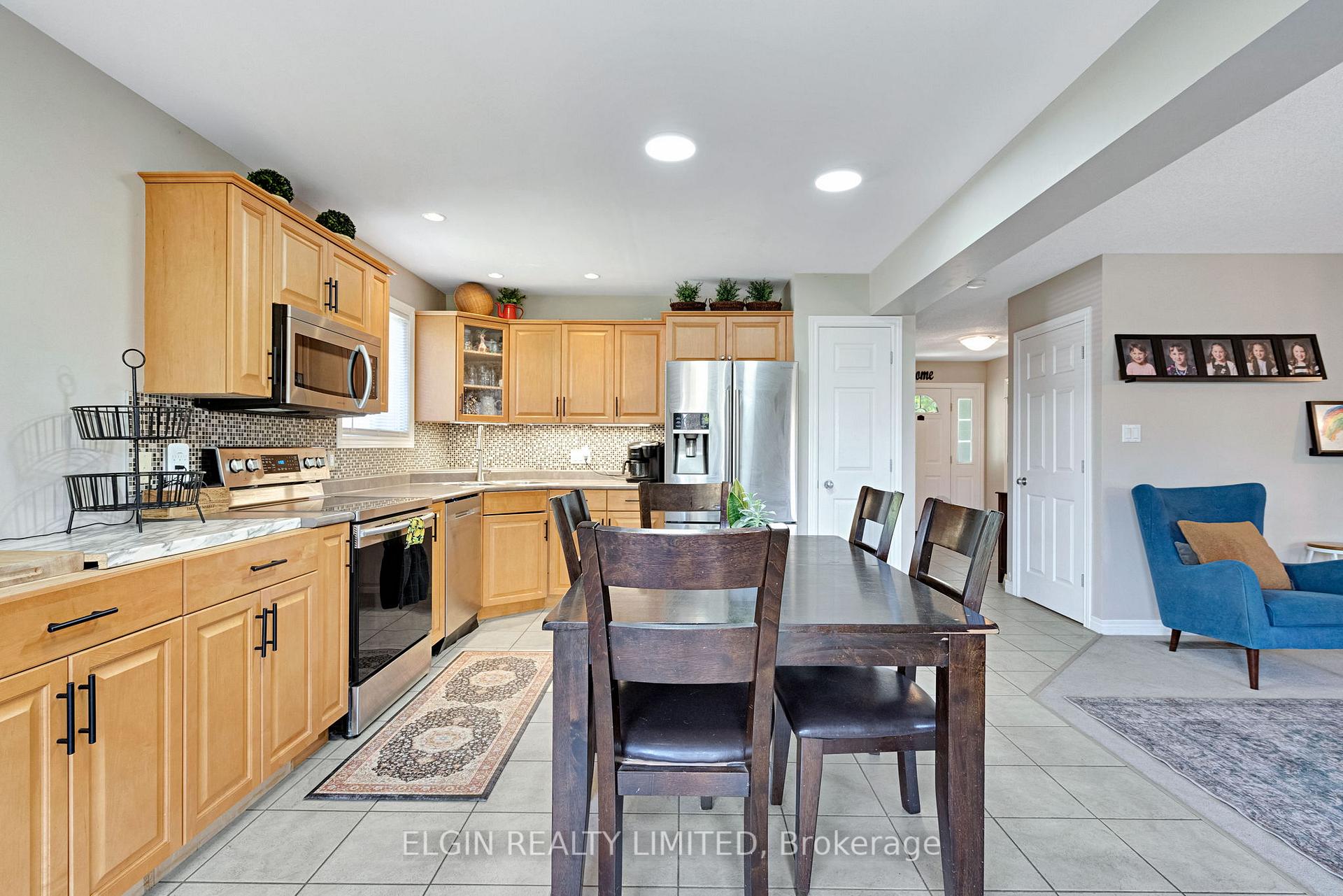 Photo 10 of 18 Goldenrod Court, St. Thomas — HOMEH