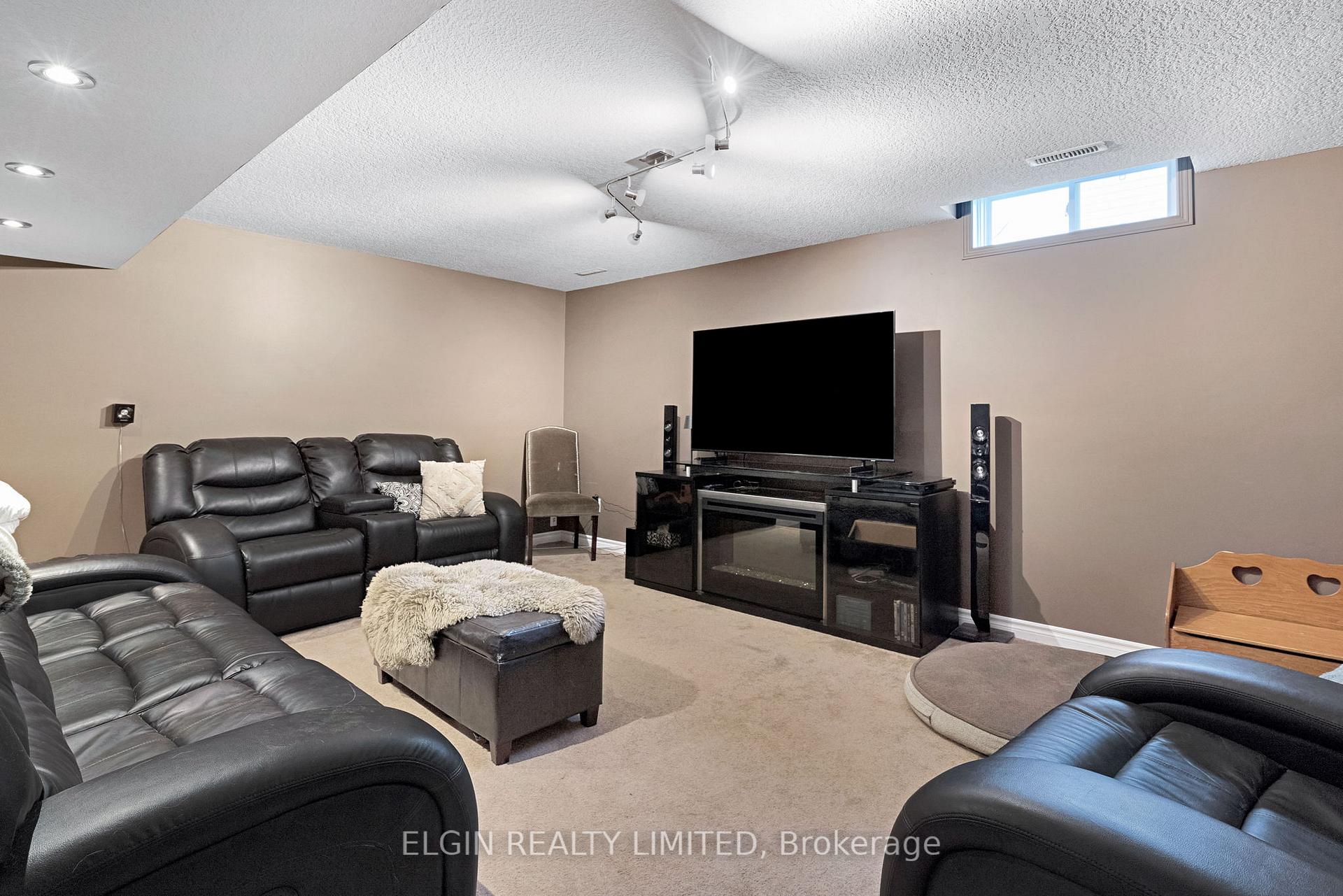 Photo 20 of 18 Goldenrod Court, St. Thomas — HOMEH