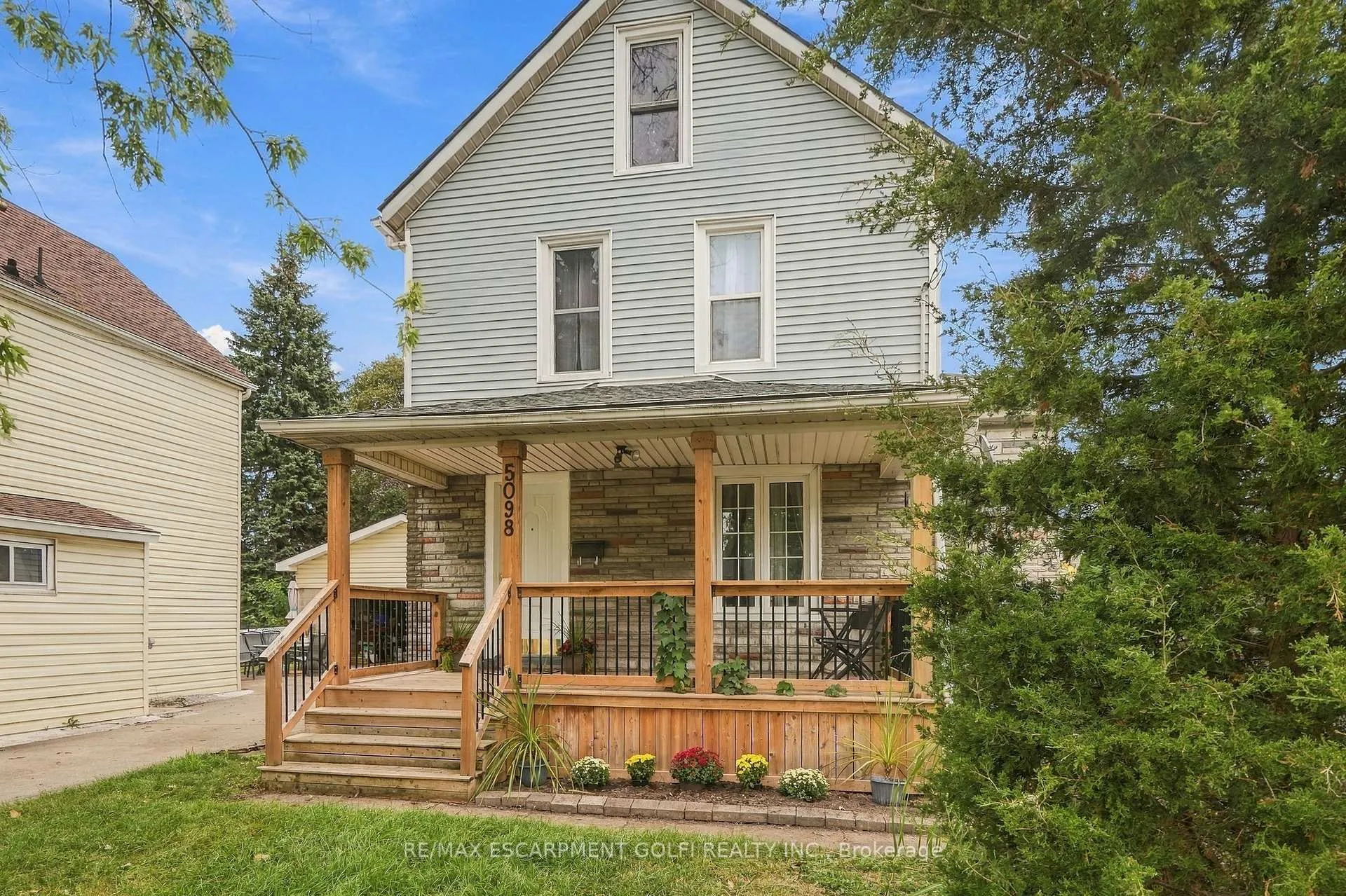 Photo of 5098 St. Lawrence Avenue