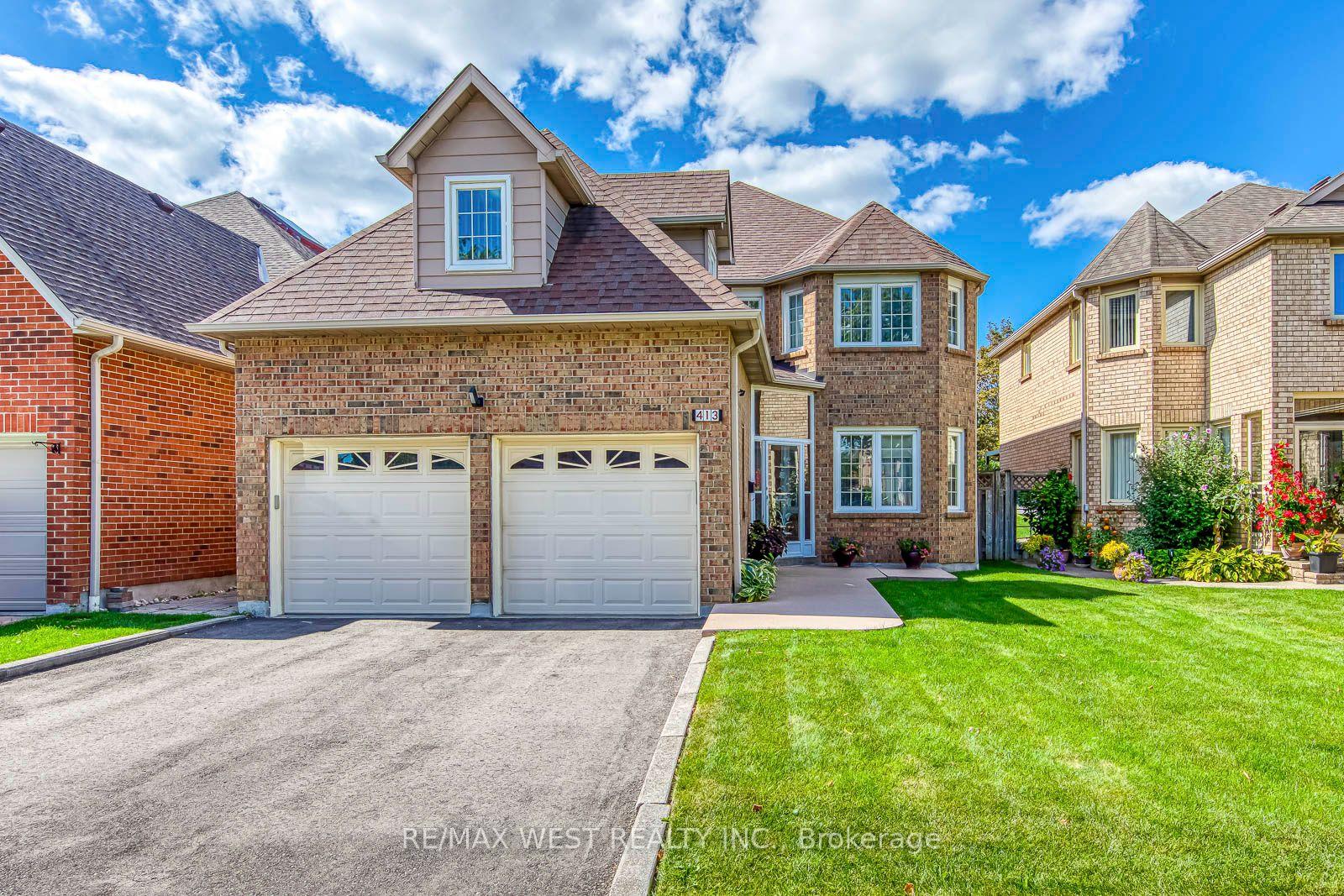 Photo 2 of 413 Camden Circle, Mississauga, Hurontario — HOMEH