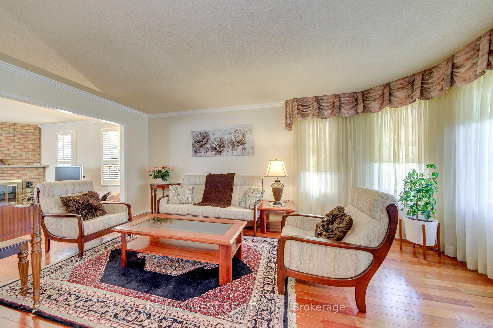Photo 7 of 413 Camden Circle, Mississauga, Hurontario — HOMEH